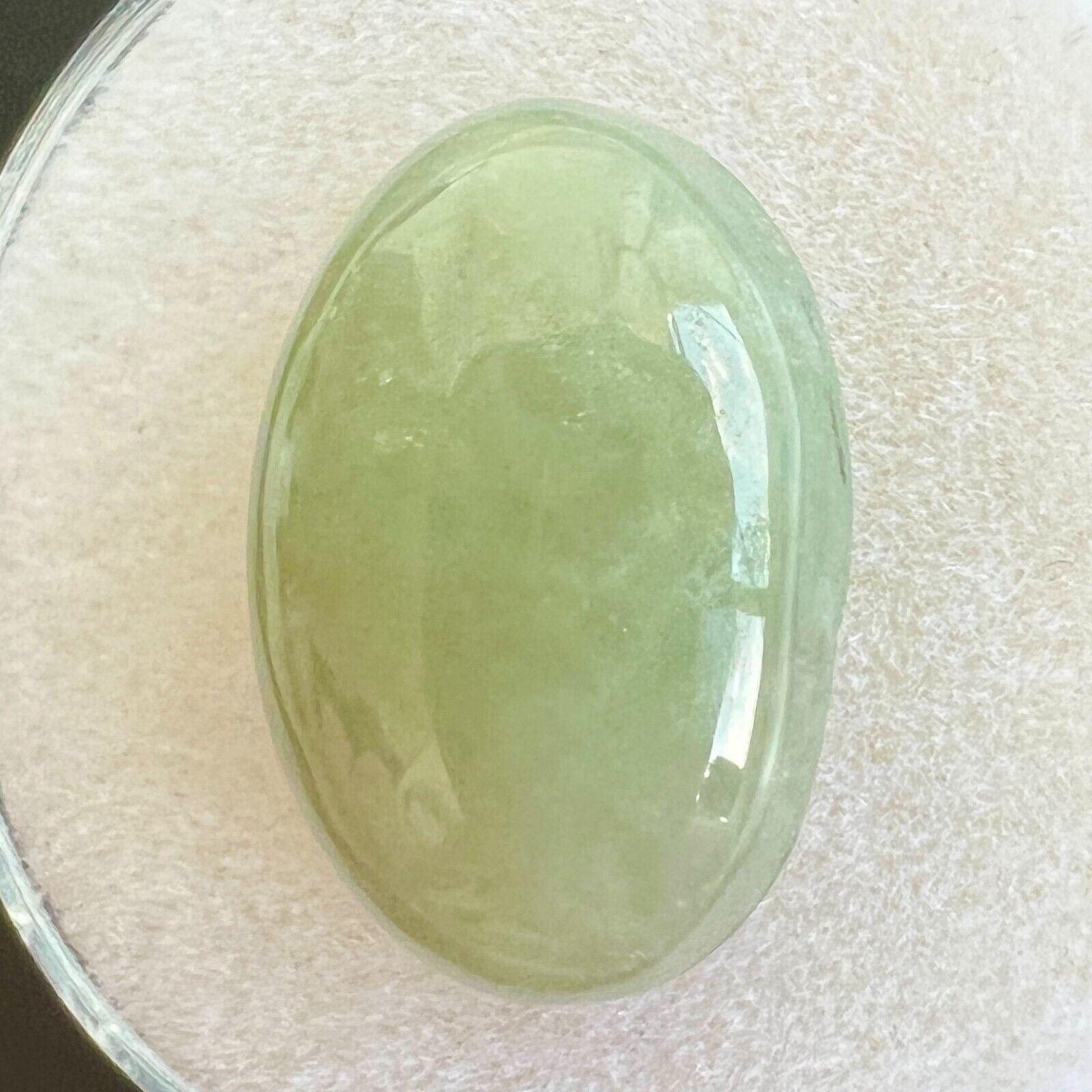 Cabochon ovale en jadéite verte grise de 8,10 carats, certifié par le GIA, de qualité 'A'. Unisexe en vente