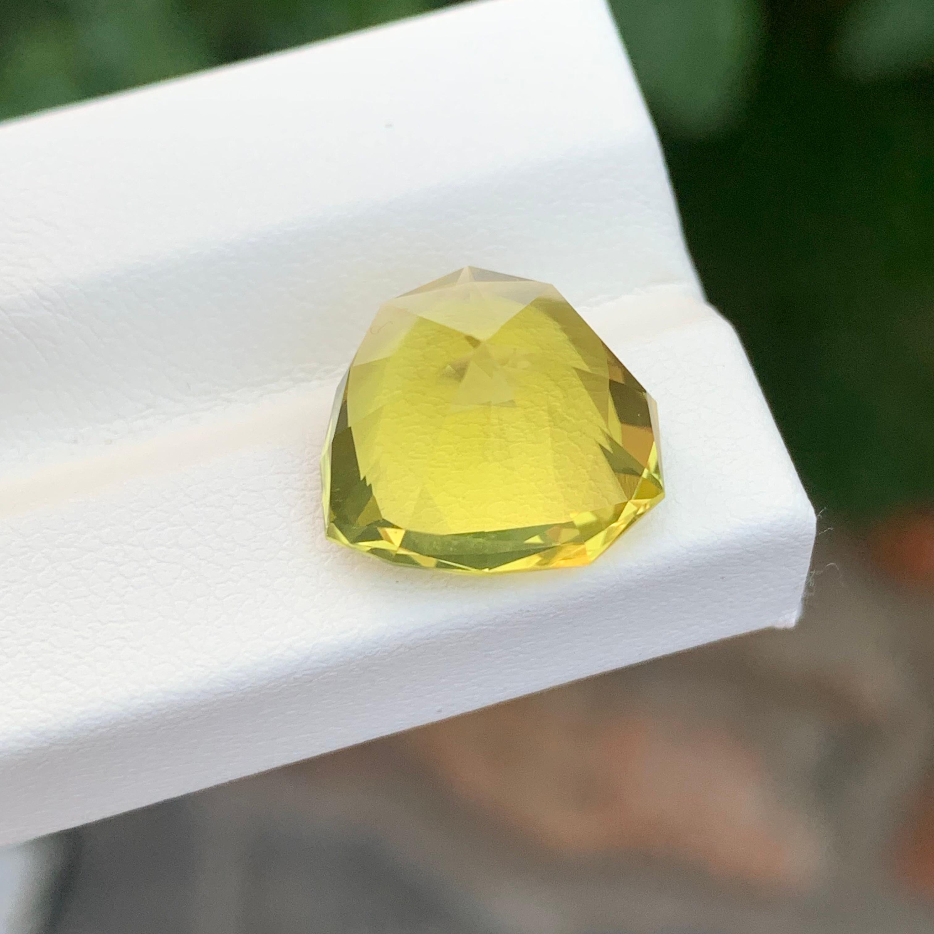 8.10 Carat Natural Loose Lemon Quartz Heart Shape Gem en vente 5