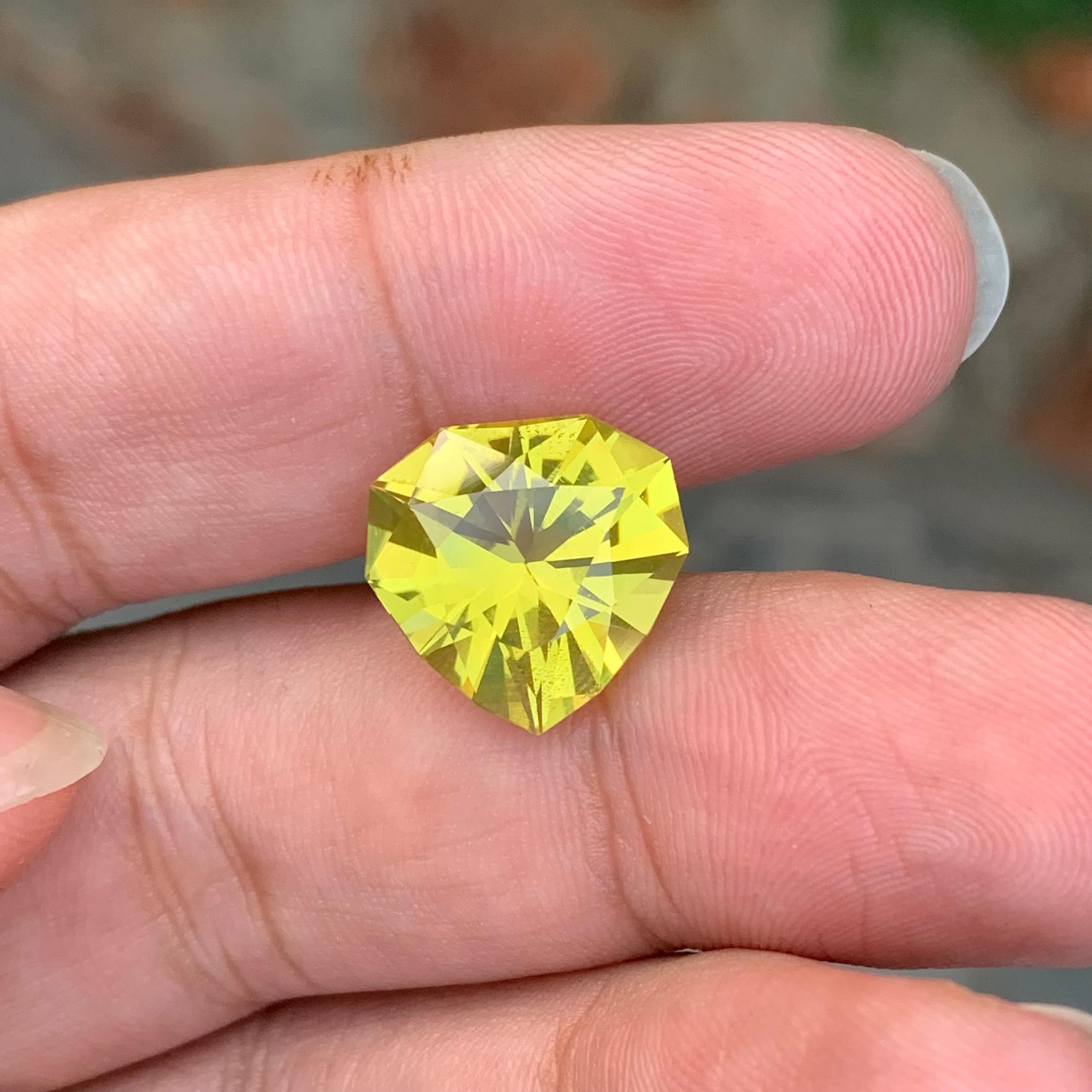 8.10 Carat Natural Loose Lemon Quartz Heart Shape Gem en vente 7