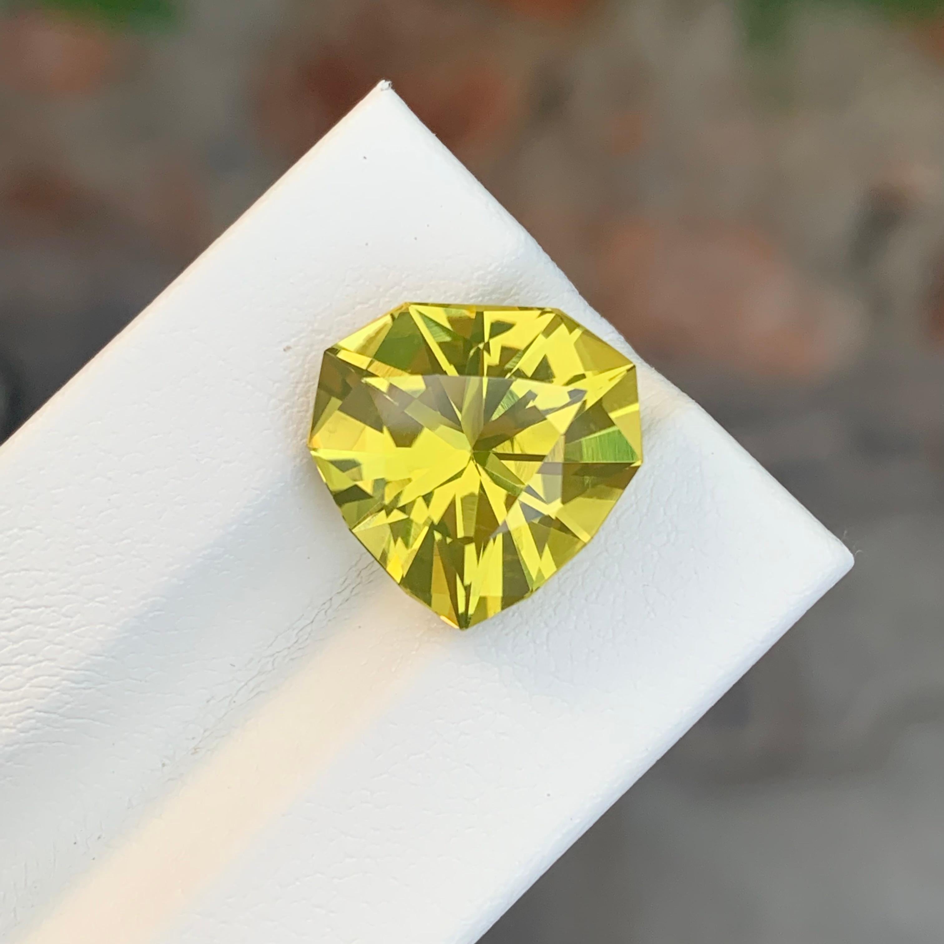 Taille cœur 8.10 Carat Natural Loose Lemon Quartz Heart Shape Gem en vente