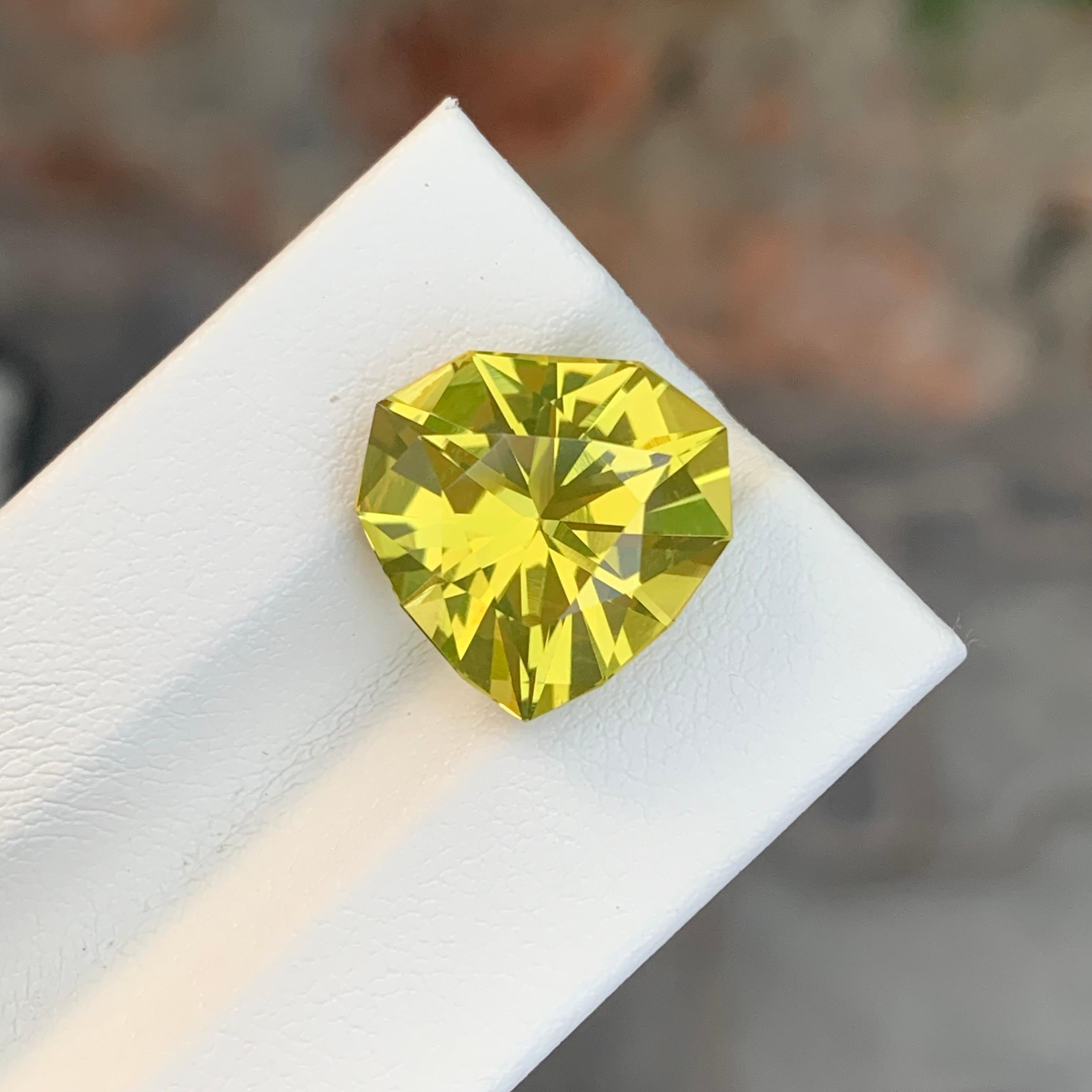 8.10 Carat Natural Loose Lemon Quartz Heart Shape Gem en vente 1