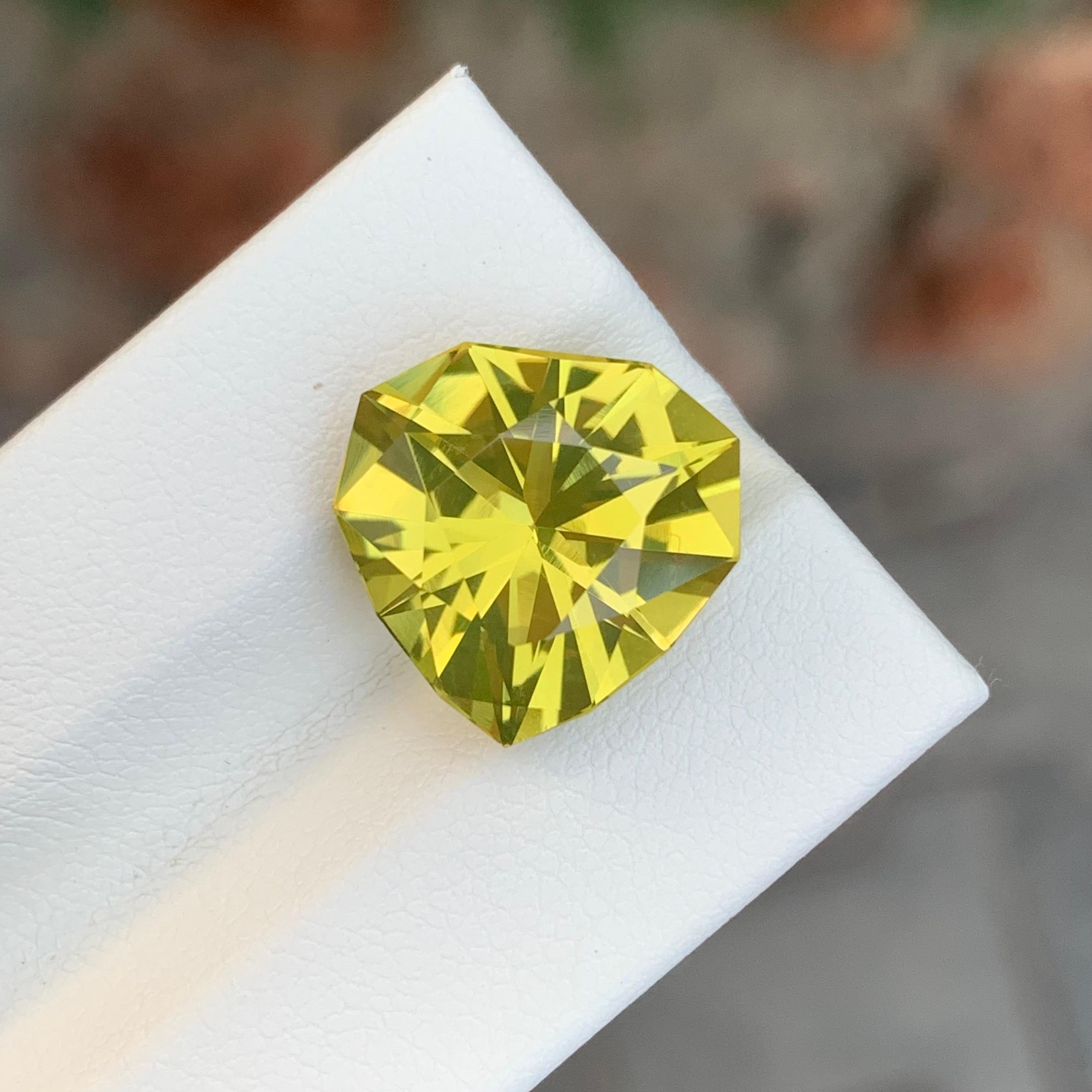 8.10 Carat Natural Loose Lemon Quartz Heart Shape Gem en vente 2