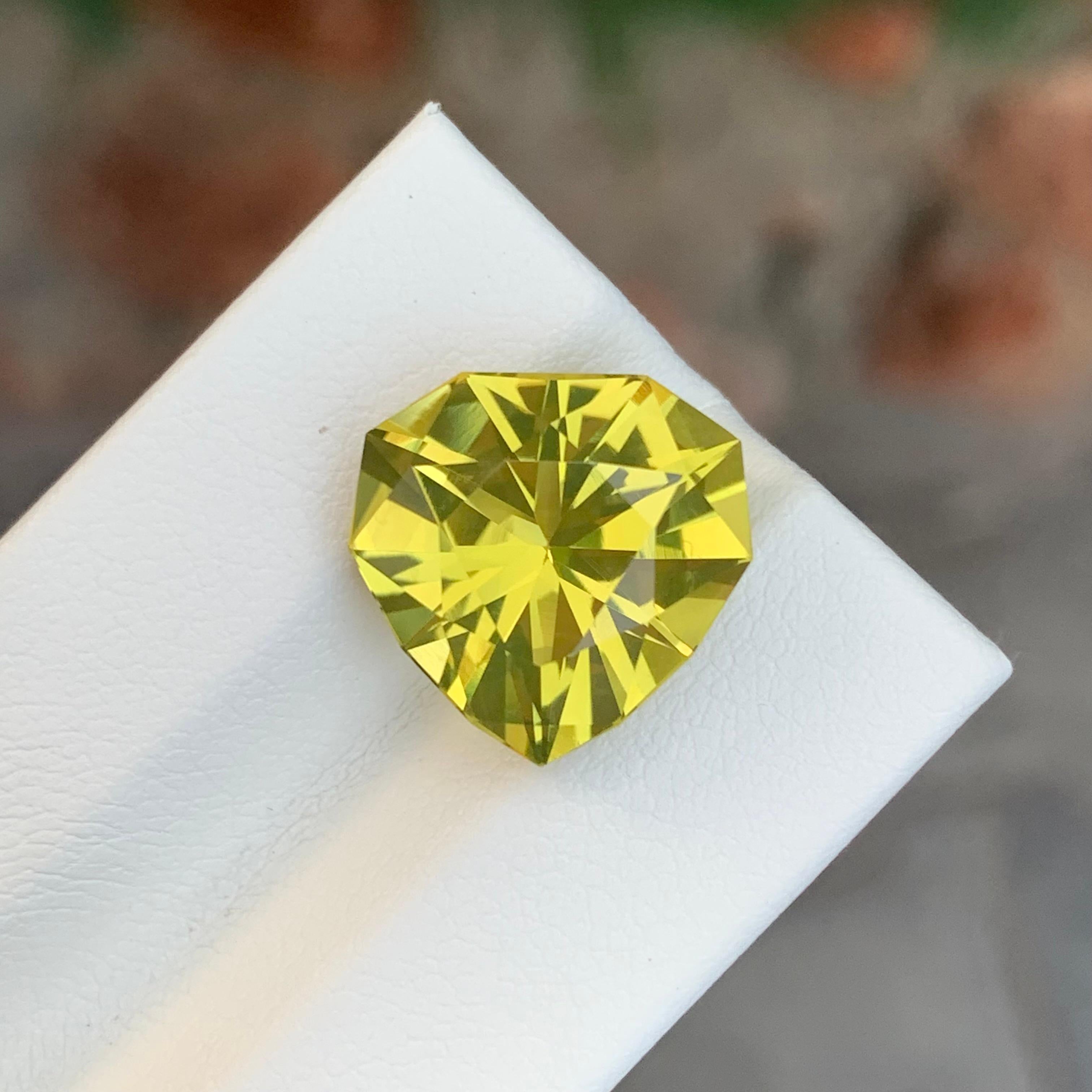 8.10 Carat Natural Loose Lemon Quartz Heart Shape Gem en vente 3