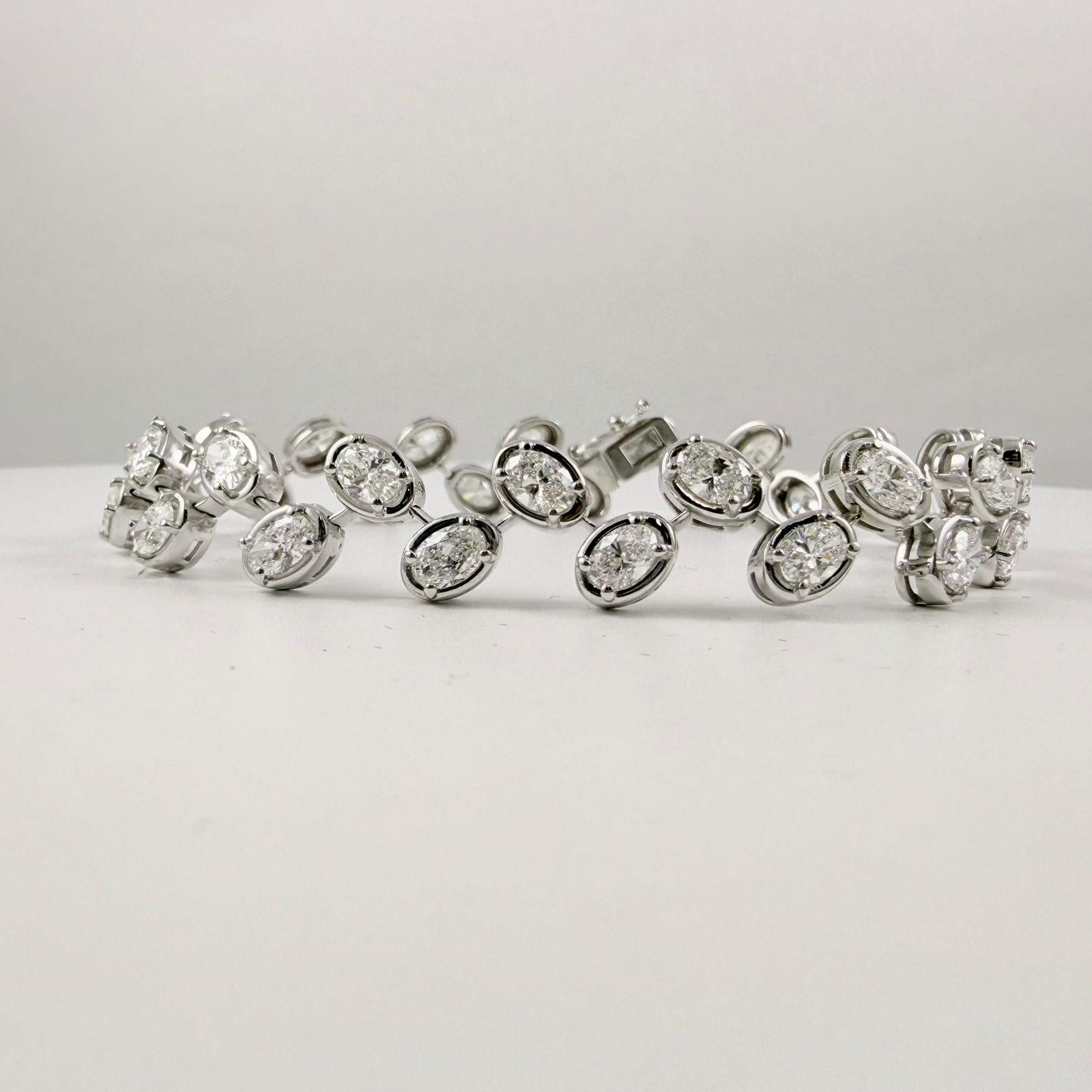 Armband mit doppelter Lünette, 8,10 Karat, Ovalschliff, 14K Weißgold im Zustand „Neu“ im Angebot in New York, NY