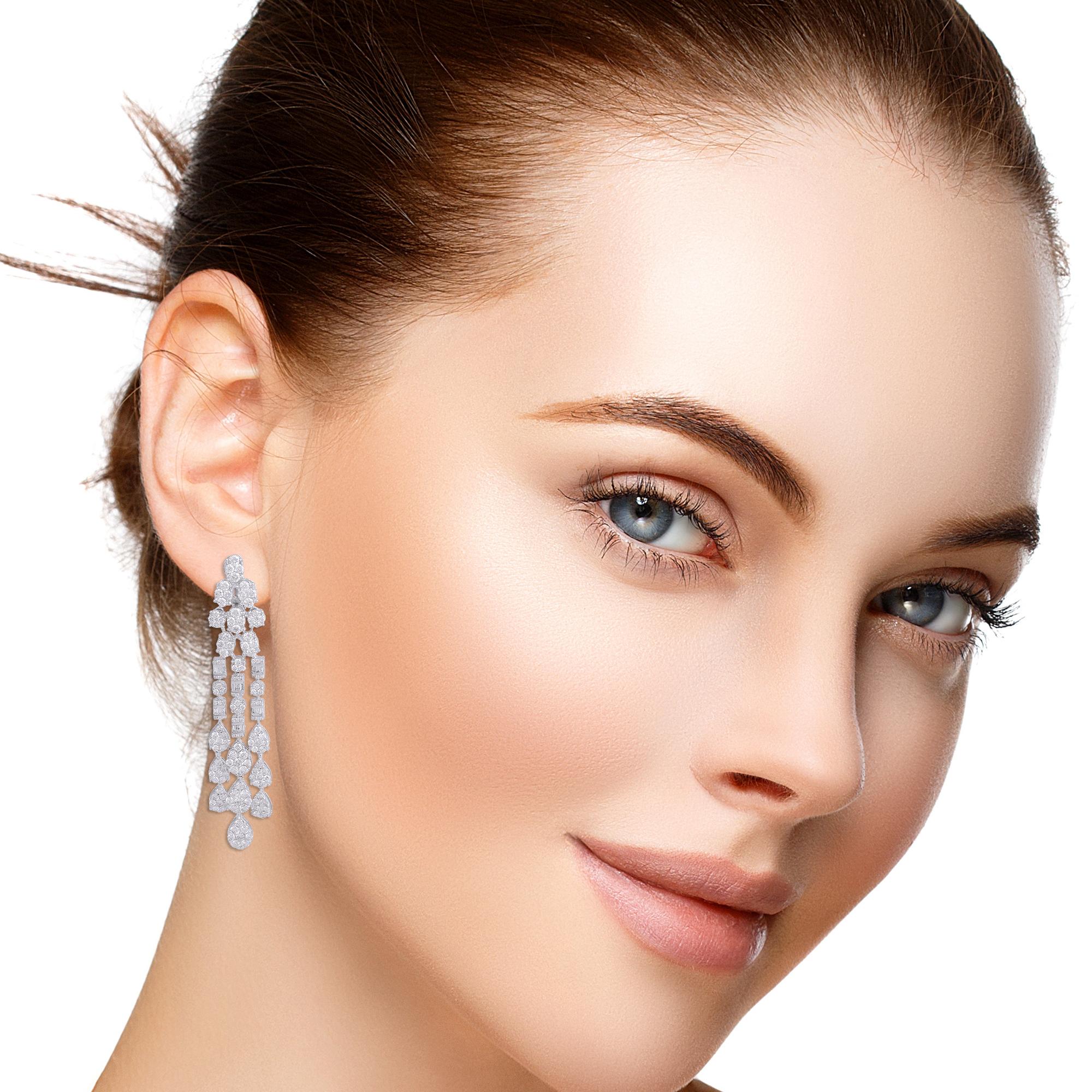 Taille ronde Boucles d'oreilles chandelier en diamant de 8,10 carats, pureté SI, couleur HI, en or blanc 18 carats en vente