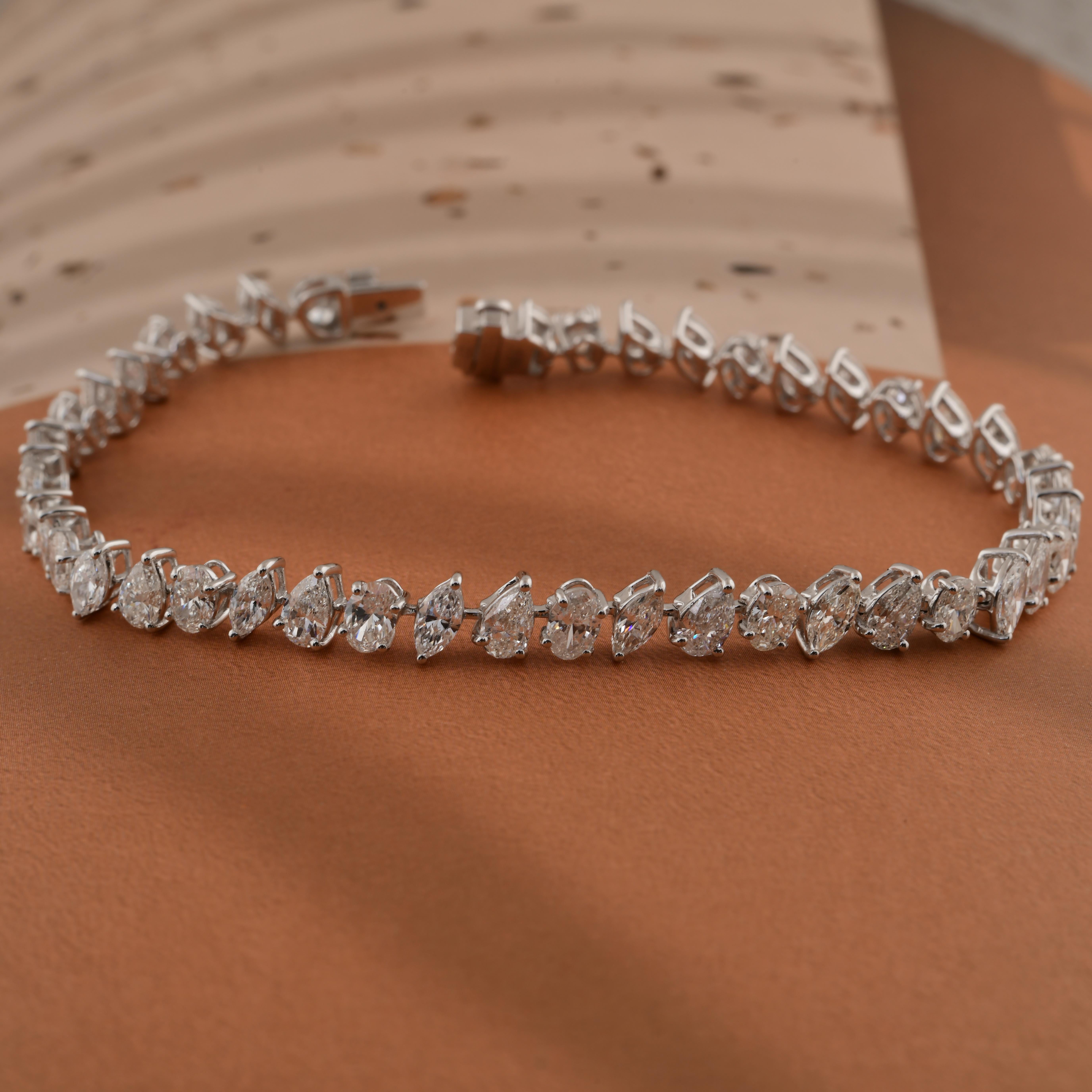 Segui la vetrina di Spectrum Jewels per vedere le ultime collezioni e i pezzi esclusivi. Spectrum Jewels è orgoglioso di essere considerato un Top Seller su 1stdibs con recensioni a 5 stelle da parte dei clienti. Tutti gli articoli da noi prodotti