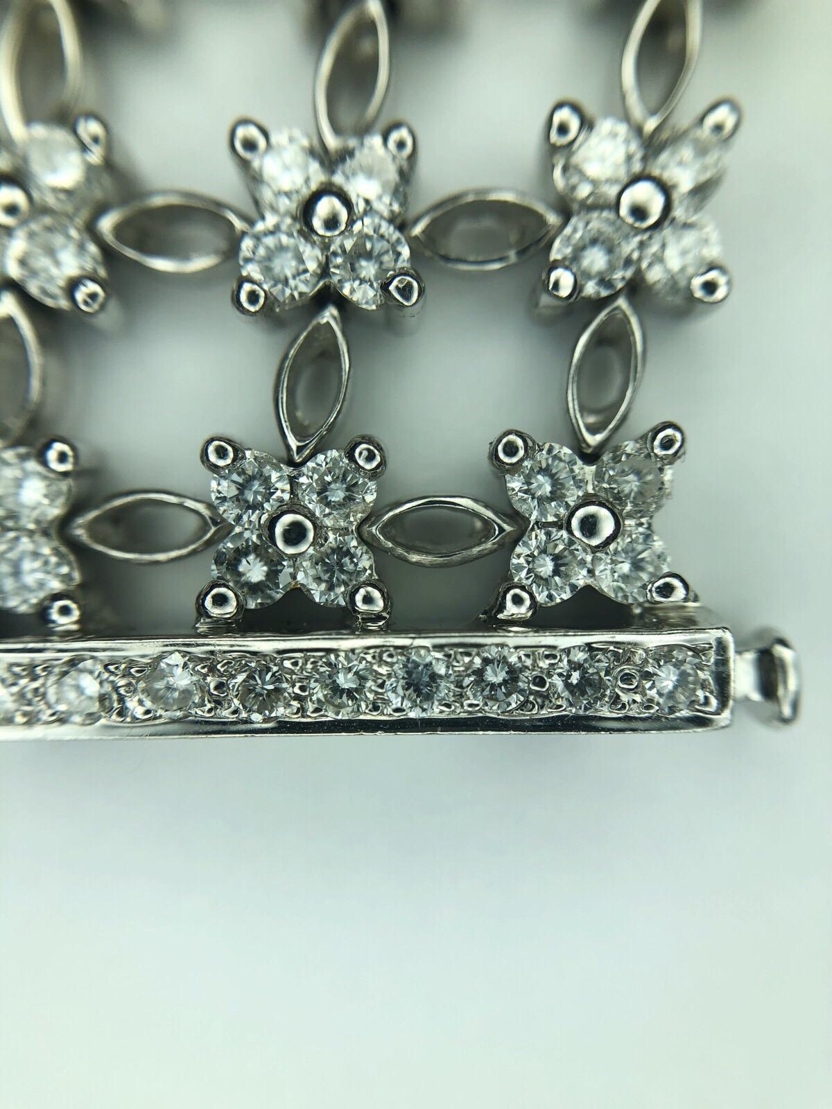 8.10 Carat Total Round Brilliant Diamond 3-Row Floral Bracelet in 18 Karat Gold Damen