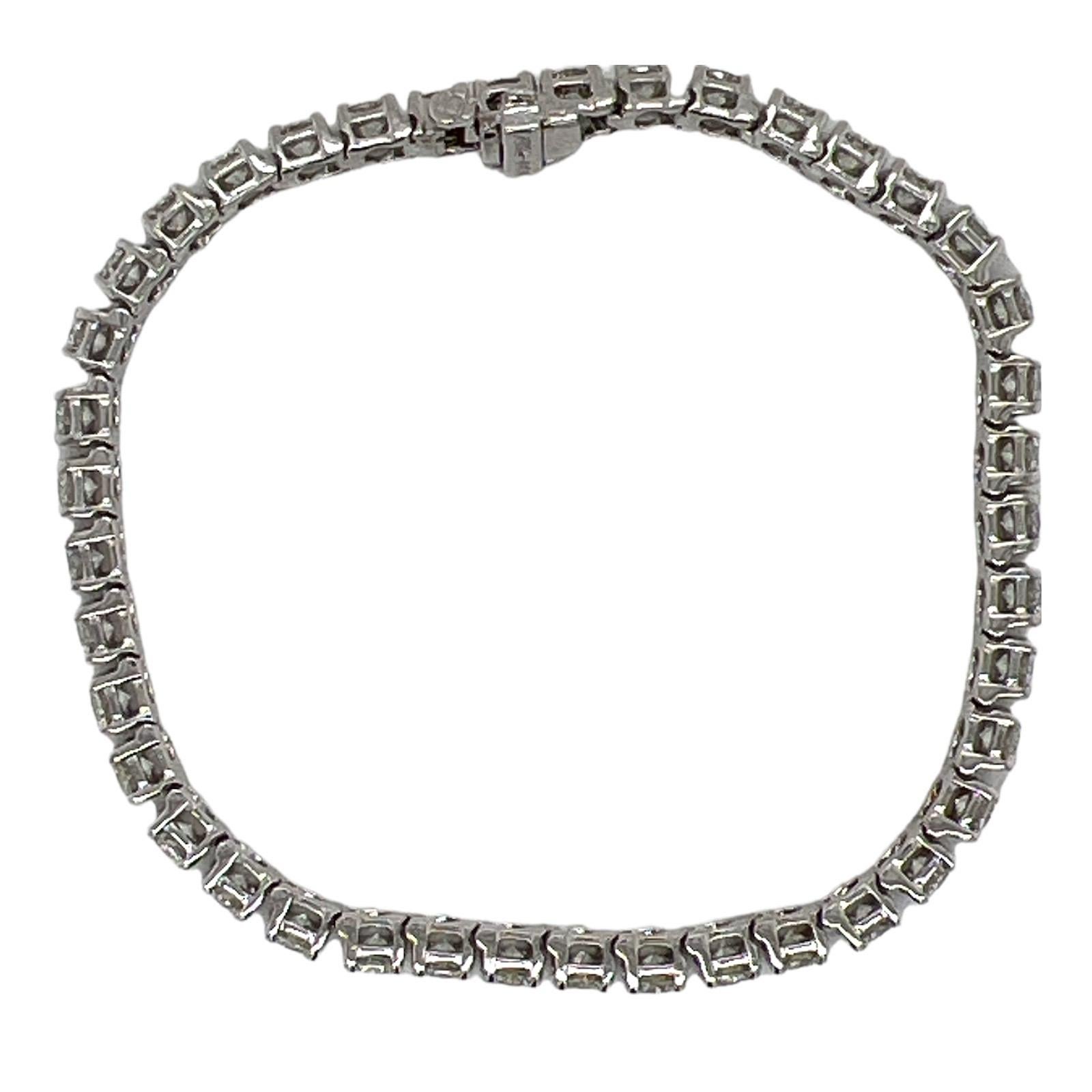 Bracelet tennis moderne en or blanc 14 carats avec diamants ronds brillants de 8,10 carats Neuf - En vente à Boca Raton, FL