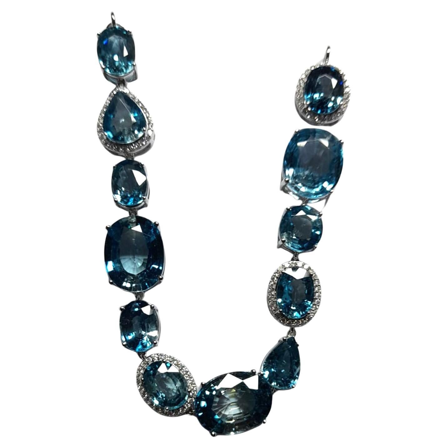Bracelet en or 18 carats avec zircon bleu de 81,06 carats et diamants en vente