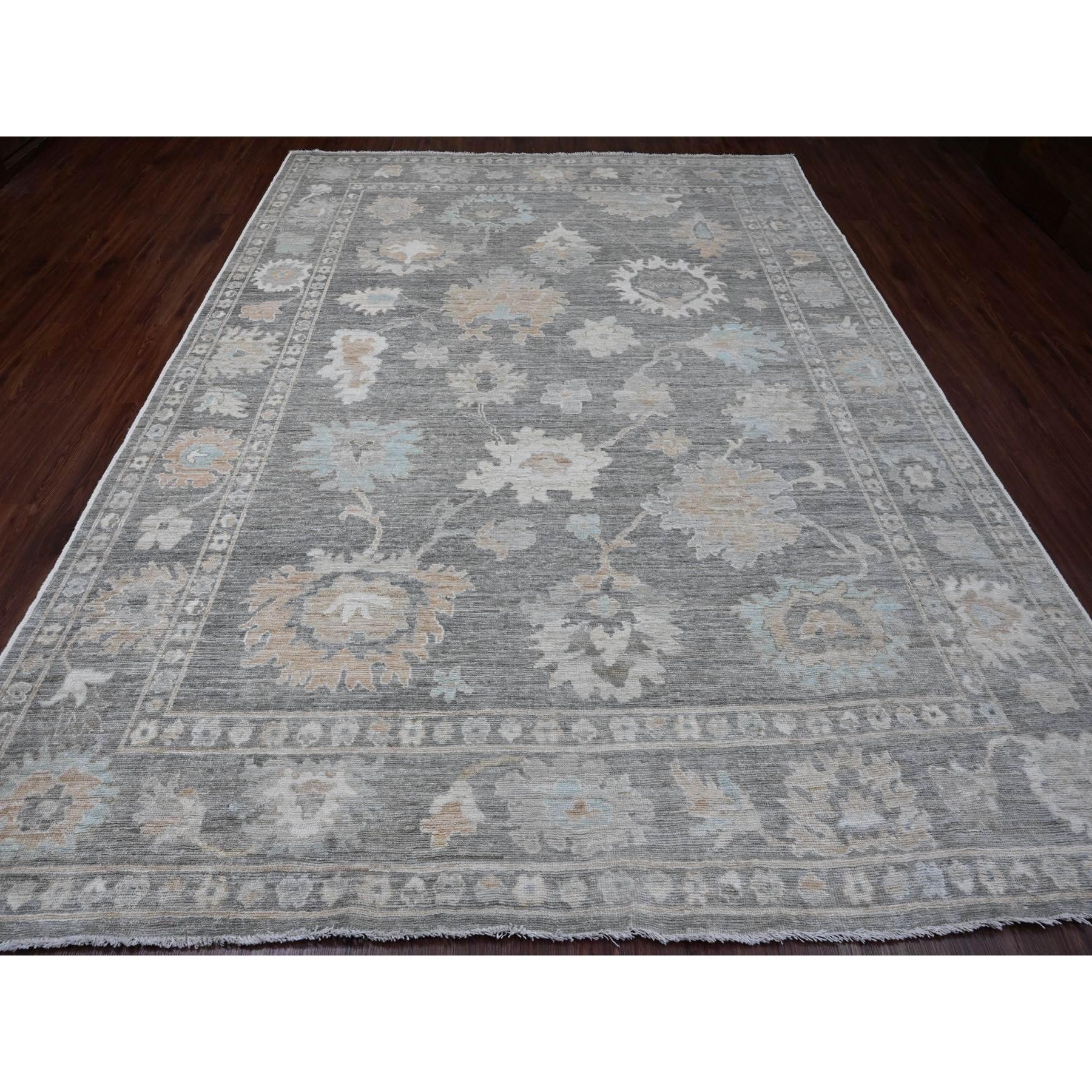 Tappeto Nevada Gray, Afghan Angora Oushak con motivo floreale, annodato a mano, tinture naturali, 100% lana, Tappeto orientale
Materiali primari: Lana
Lattice: No Pile 
altezza: 0,25 pollici
Stile: Di transizione
Colore primario: Grigio
Colori