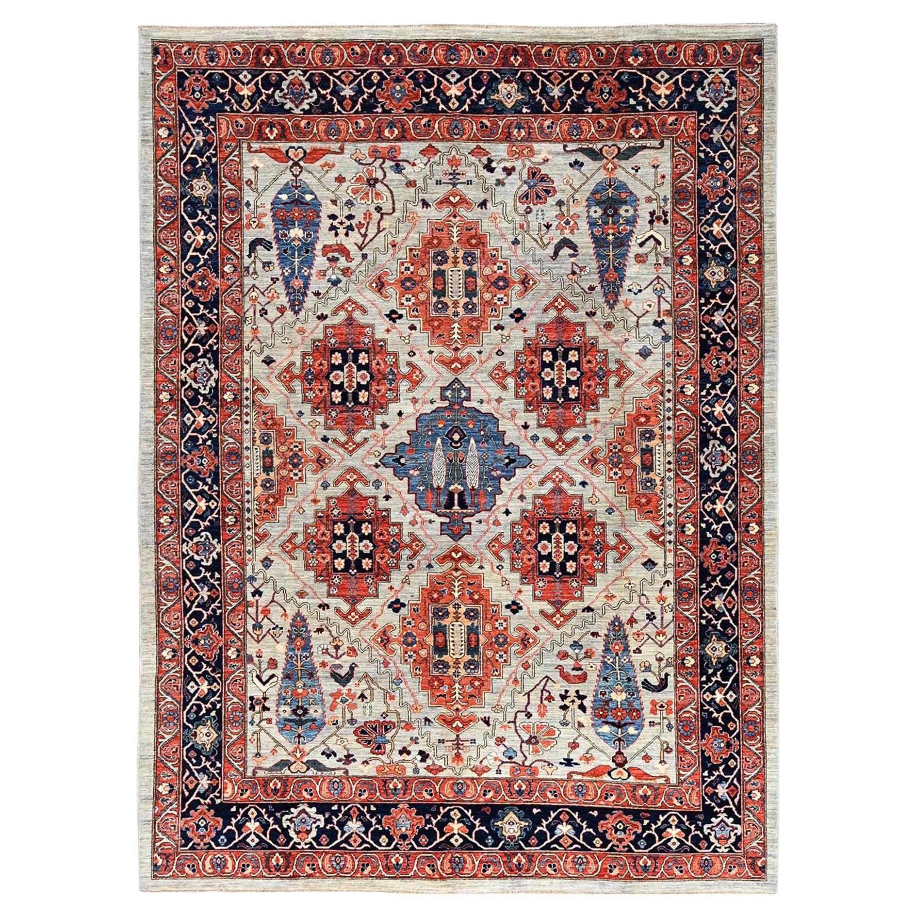 8'10 "x11'10" Misty Gray Qashqai Design with Cypress Trees Tapis en laine noué à la main en vente