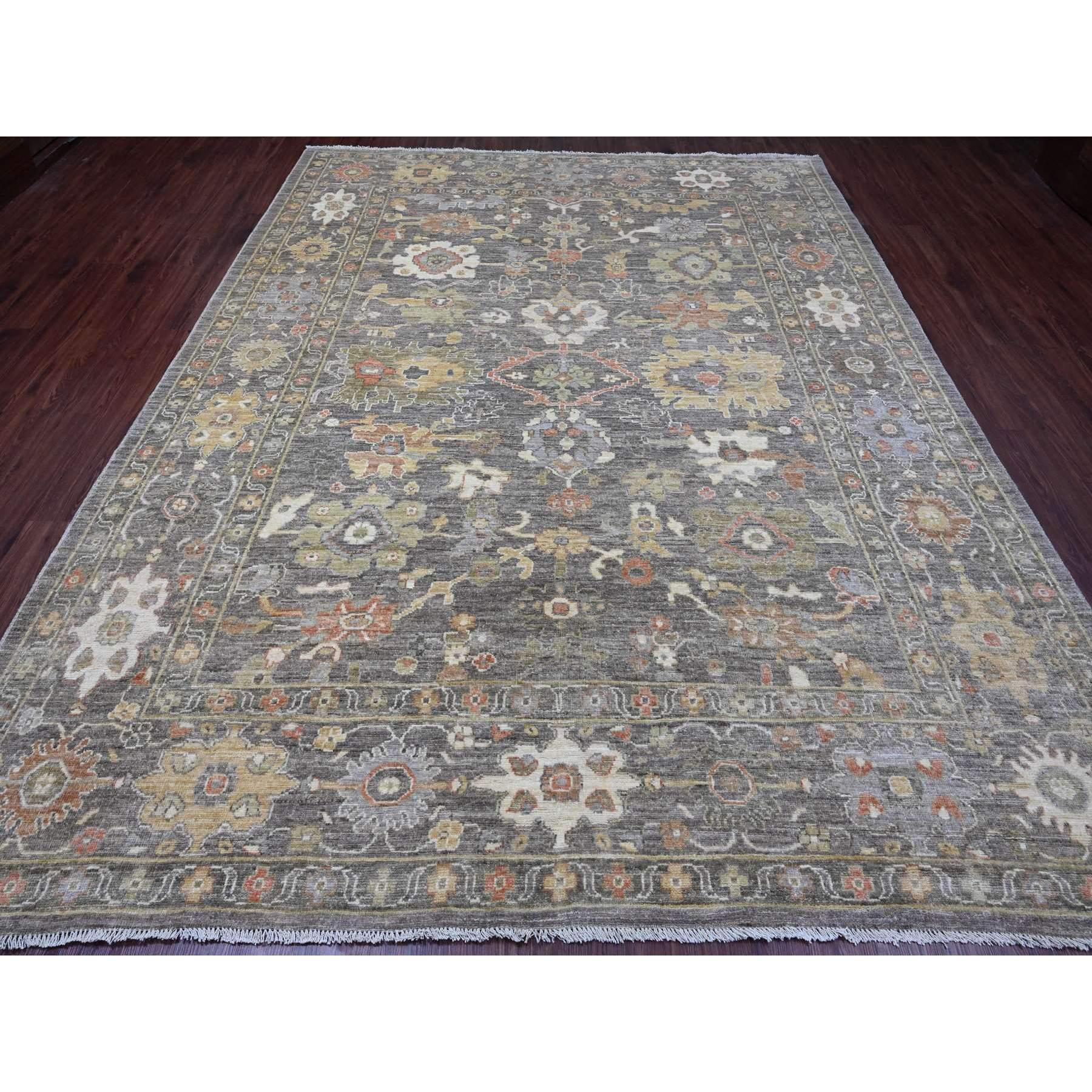 Walnussbraun, Afghanischer Angora Oushak mit buntem Blattmuster, handgeknüpft, pflanzlich gefärbt, 100% Wolle, Orientteppich
Primäre MATERIALIEN: Wolle
Latex: Kein Flor 
Höhe: 0,25 Zoll
Stil: Transitional
Grundfarbe: Braun
Sekundäre Farben: Gelb,