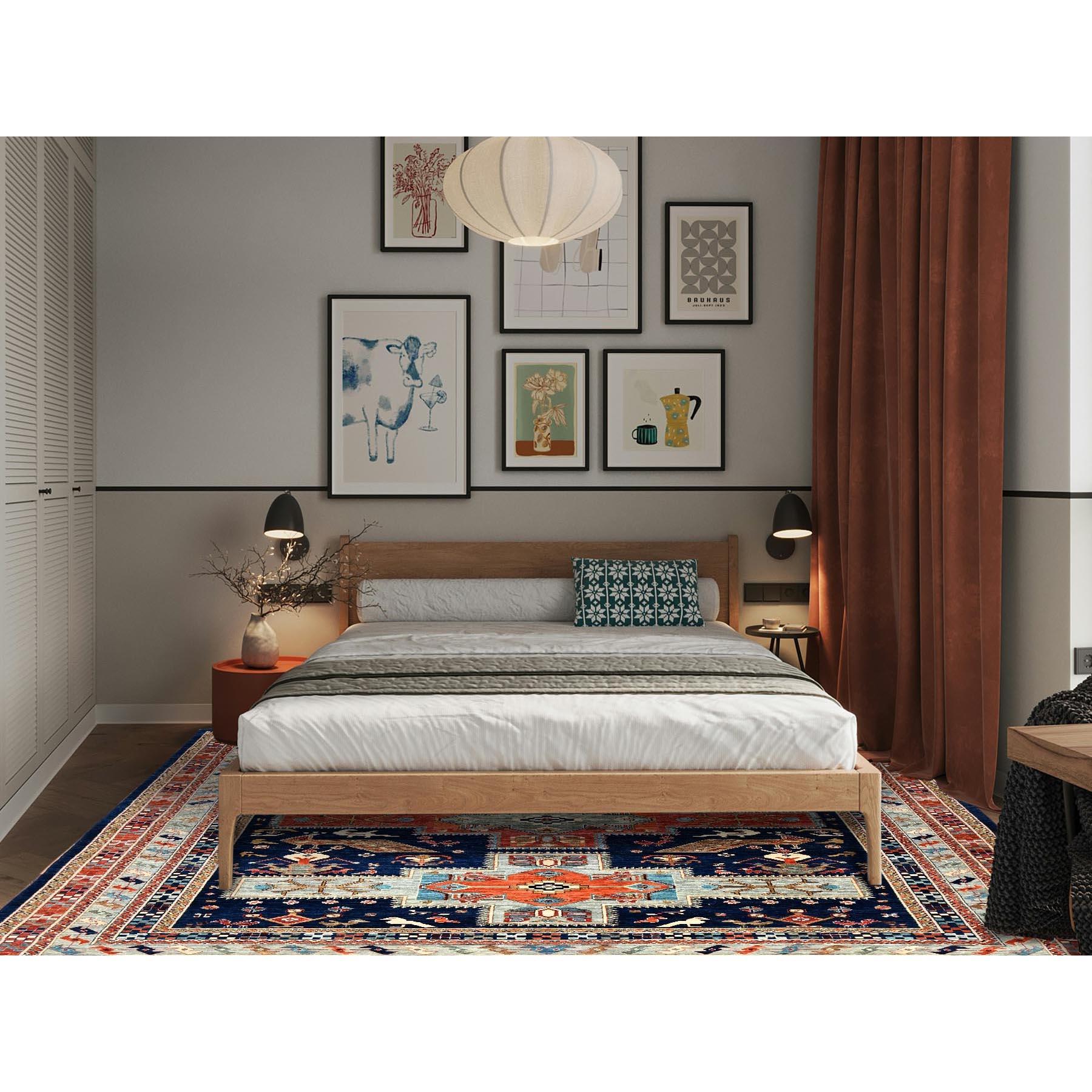 Azul Yale, Diseño Caucásico Inspirado en Armenia, Figuritas de Pájaros, Lana Aterciopelada, Tejido Denso, 200 KPSI, Anudada a Mano, Tintes Naturales, Alfombra Oriental
Materiales primarios: Lana
Látex: Sin pelo 
altura: 0,25 Pulgadas
Estilo: