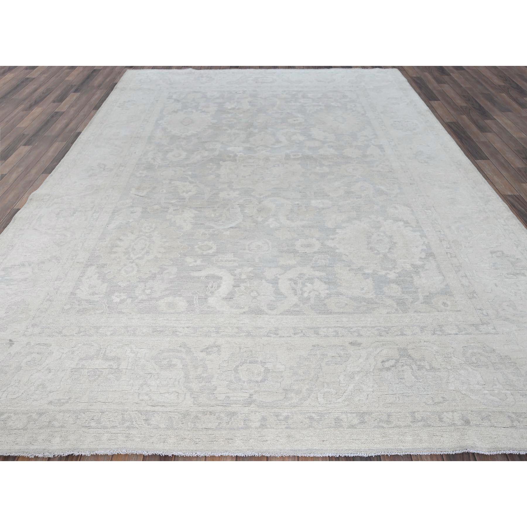 Charcoal Grau, White Wash Peshawar mit großem Blatt-Design, 100% Wolle, handgeknüpft, dicht gewebt, Orientteppich
Primäre MATERIALIEN: Wolle
Latex: Kein Flor 
Höhe: 0,25 Zoll
Stil: Transitional
Grundfarbe: Grau
Sekundärfarben: Braun
Muster: