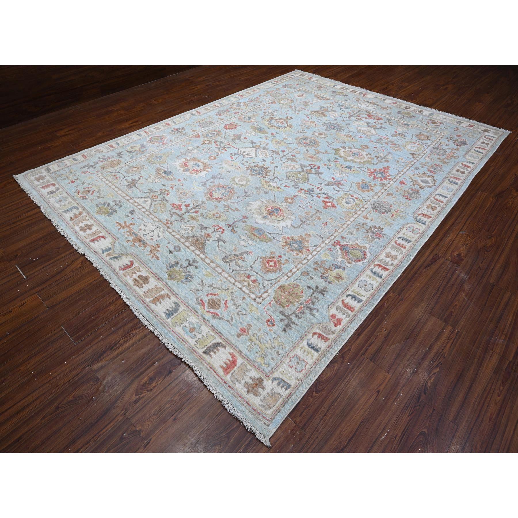 Noué à la main 8'10 