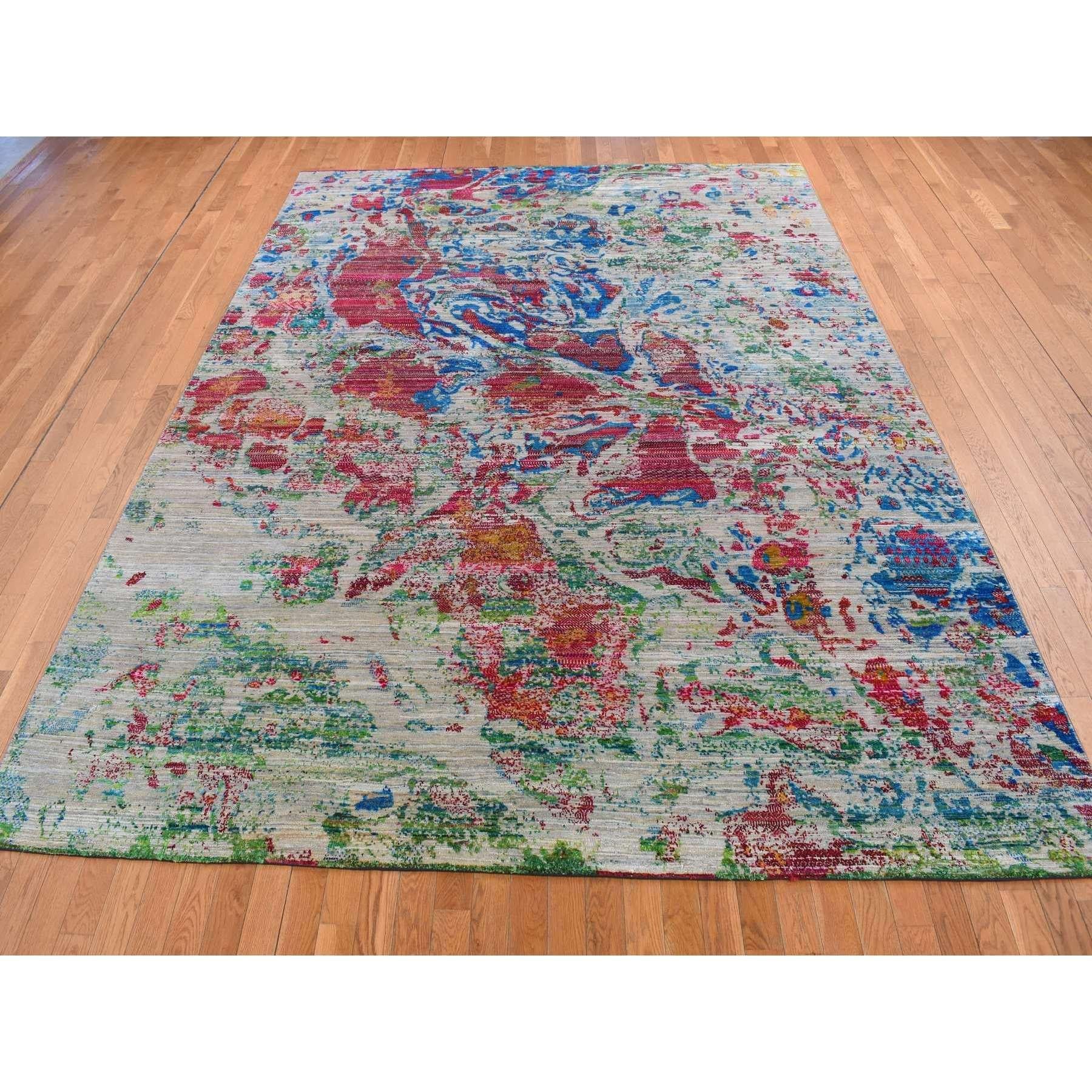 Cinerous Gray, Abstract Design, Sari Silk with Textured Wool, Hand Knotted, Oriental Rug
Matériaux primaires : Laine et soie
Latex : Pas de poils 
hauteur : 0,25 pouces
Style : Transitionnel
Couleur primaire : Gris
Couleurs secondaires : Rouge,