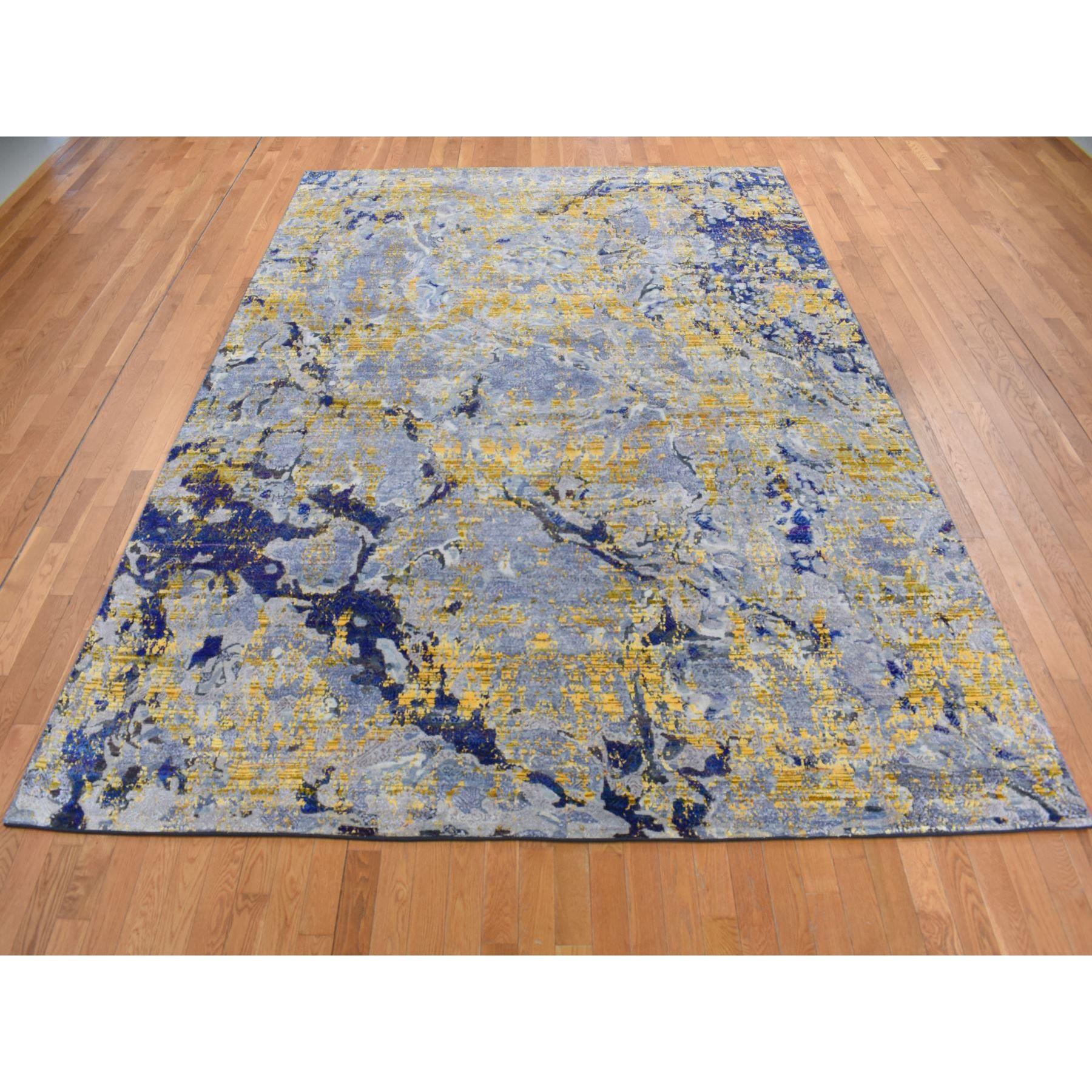 Laguna Yellow, Design Modern, Sari Silk with Textured Wool, Hand Knotted, Oriental Rug
Matériaux primaires : Laine et soie
Latex : Pas de poils 
hauteur : 0,25 pouces
Style : Transitionnel
Couleur primaire : jaune
Couleurs secondaires : Bleu, vert,