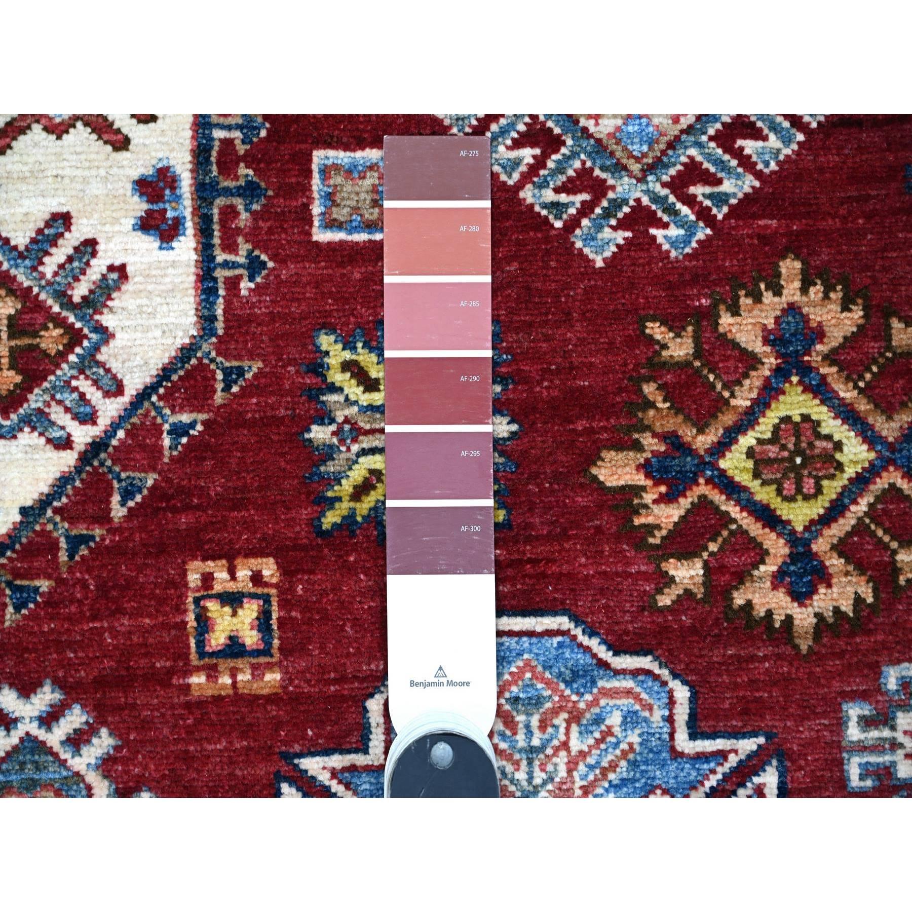 XXIe siècle et contemporain Tapis oriental noué à la main rouge écarlate afghan super Kazak 8'10