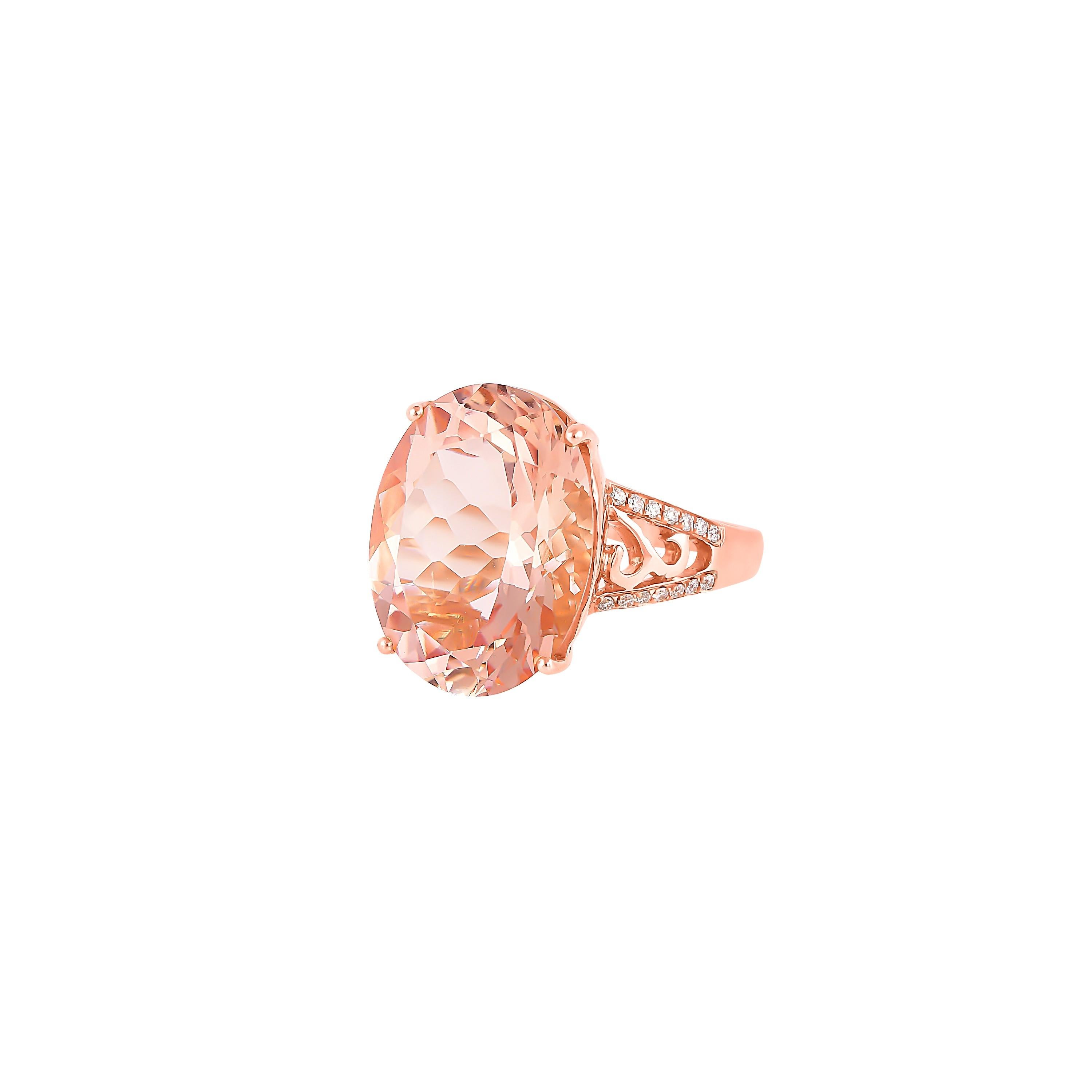 Contemporary 8.11 Carat Morganite and Diamond Ring in 18 Karat Rose Gold For Sale