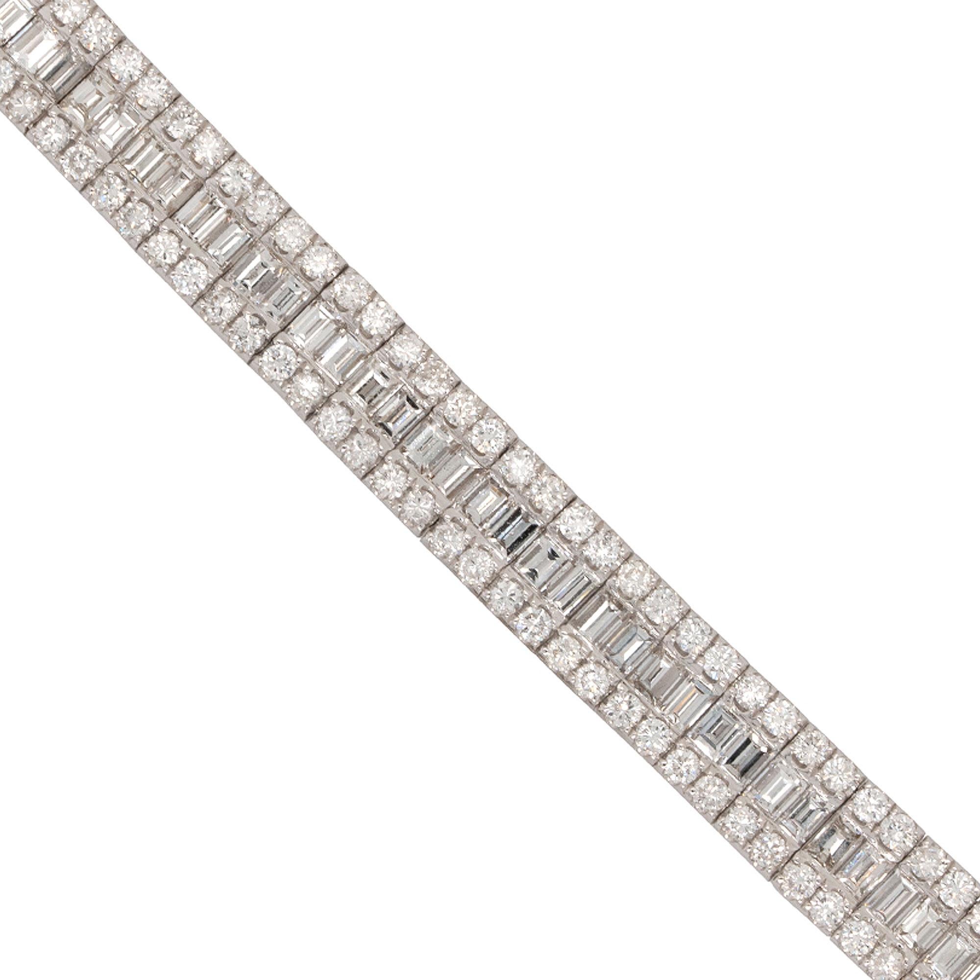 Bracelet en or 18 carats pavé de diamants ronds et baguettes de 8,11 carats Pour femmes en vente
