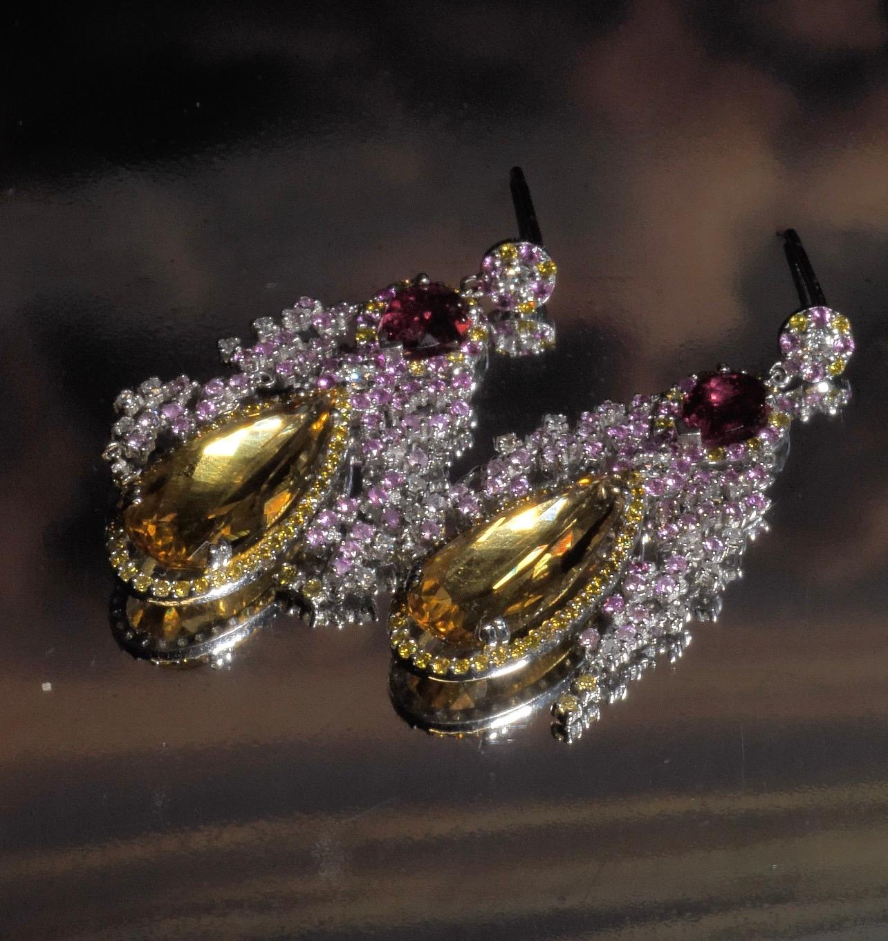 8,11 Karat Rubellit, gelber Beryll, Diamant, Saphir und Gold-Tropfen-Ohrringe im Zustand „Neu“ im Angebot in Woodstock, GA