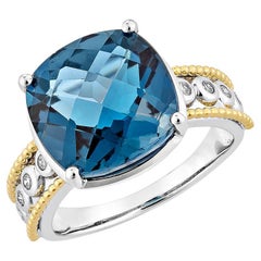 Bague fantaisie London Blue Topaz de 8,12 carats en 18KWYG avec diamant blanc.