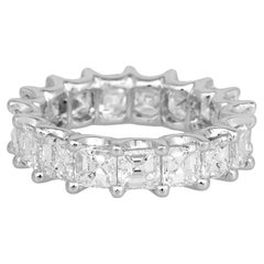 Anneau d'éternité carré en diamant de taille émeraude de 8.12 carats