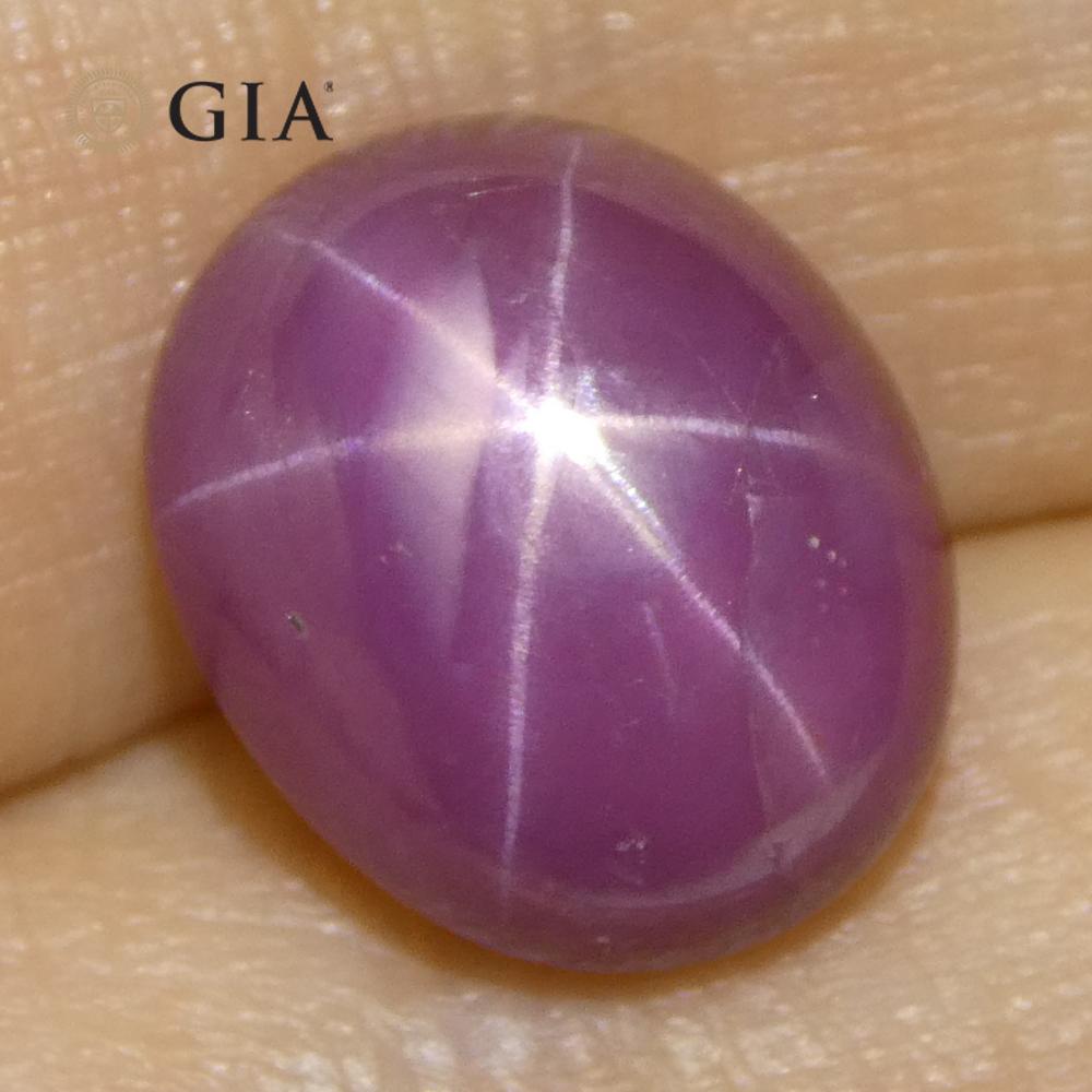 Se trata de un impresionante rubí estrella certificado por el GIA 


El informe de la GIA dice lo siguiente:

Número de informe GIA: 5232524174
Forma: Oval
Estilo de corte: Cabujón doble
Estilo de corte: Corona: 
Estilo de corte: Pabellón: