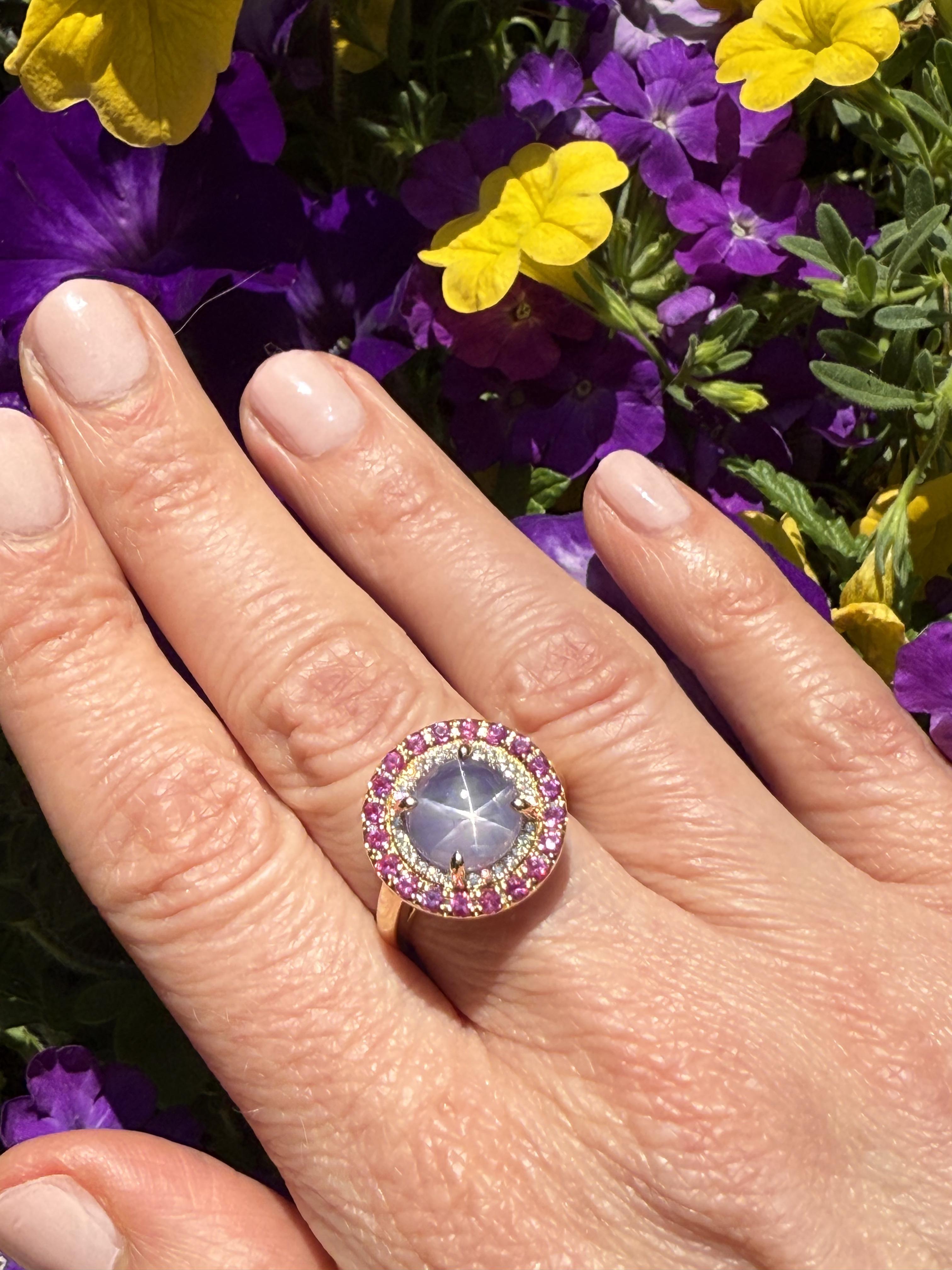 En venta: Anillo de Zafiro Estrella Violeta de 8,12 ct con Halo de Zafiro y Diamante en Oro de 18K  10