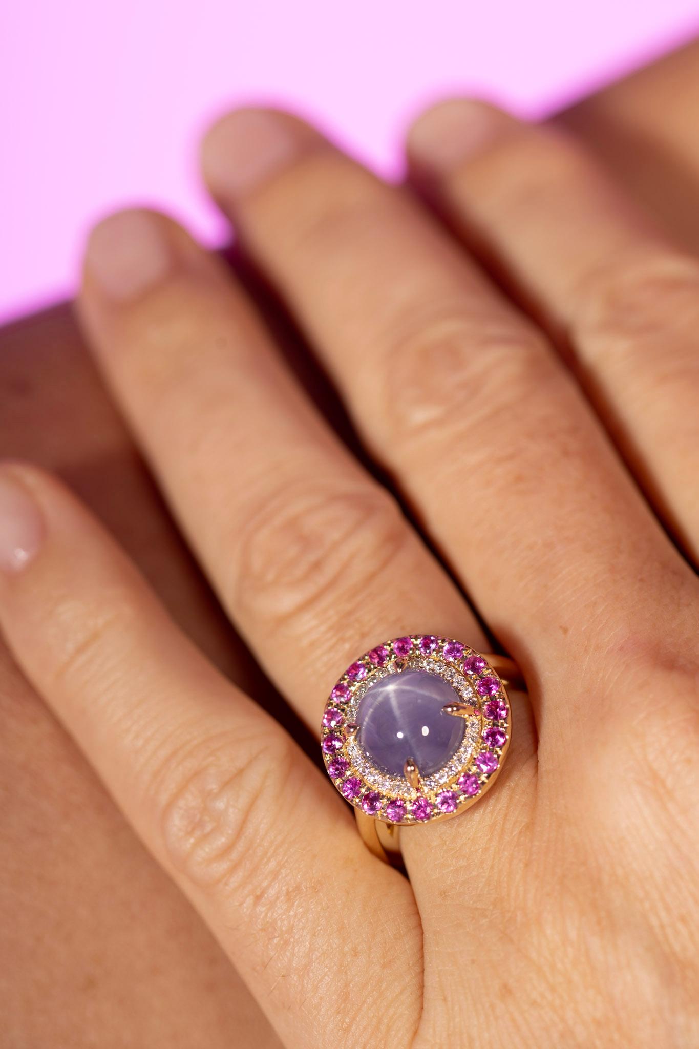 En venta: Anillo de Zafiro Estrella Violeta de 8,12 ct con Halo de Zafiro y Diamante en Oro de 18K  6