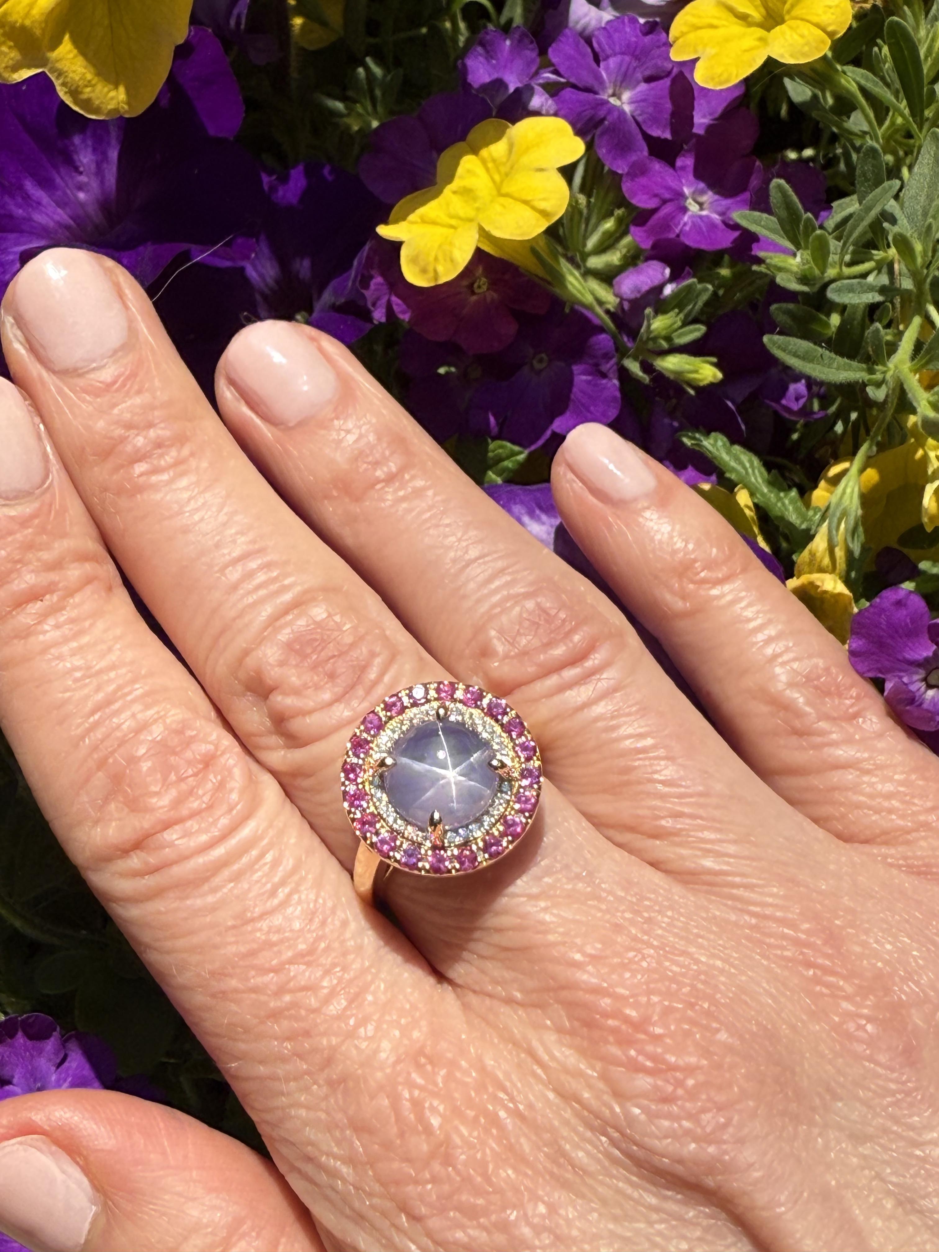 En venta: Anillo de Zafiro Estrella Violeta de 8,12 ct con Halo de Zafiro y Diamante en Oro de 18K  9