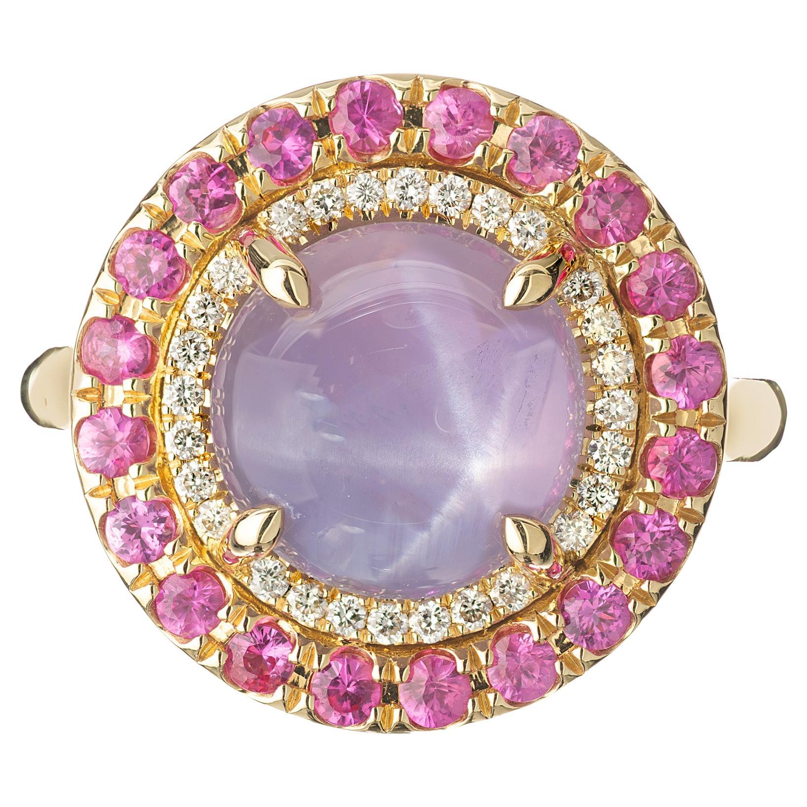 Anello con zaffiro viola a stella da 8,12 carati con zaffiro e diamante aureolato in oro 18 carati