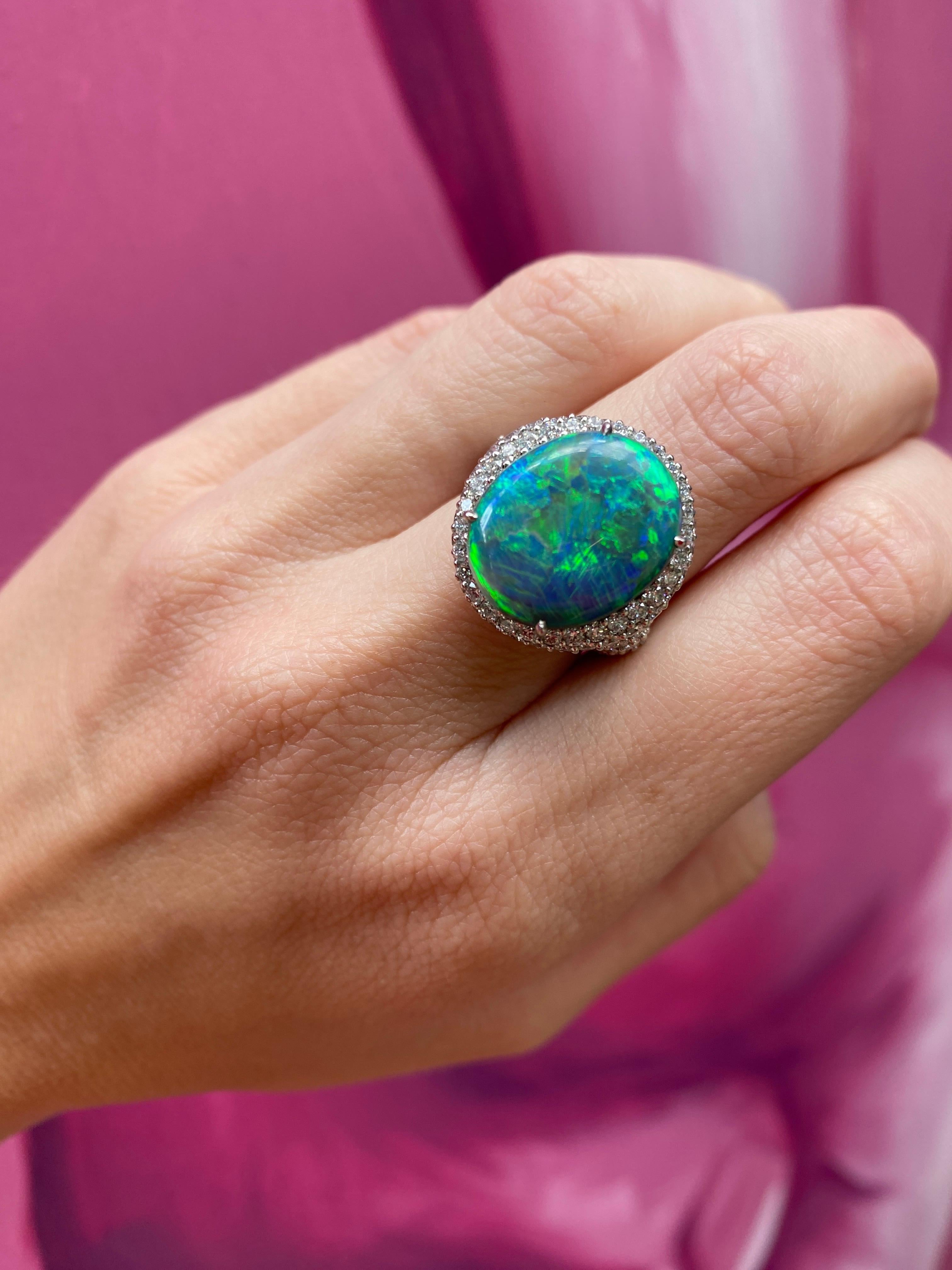 8,13 Karat Ovalschliff Doppel-Cabochon-Cocktailring mit Ridge-Opal und Diamant im Angebot 2