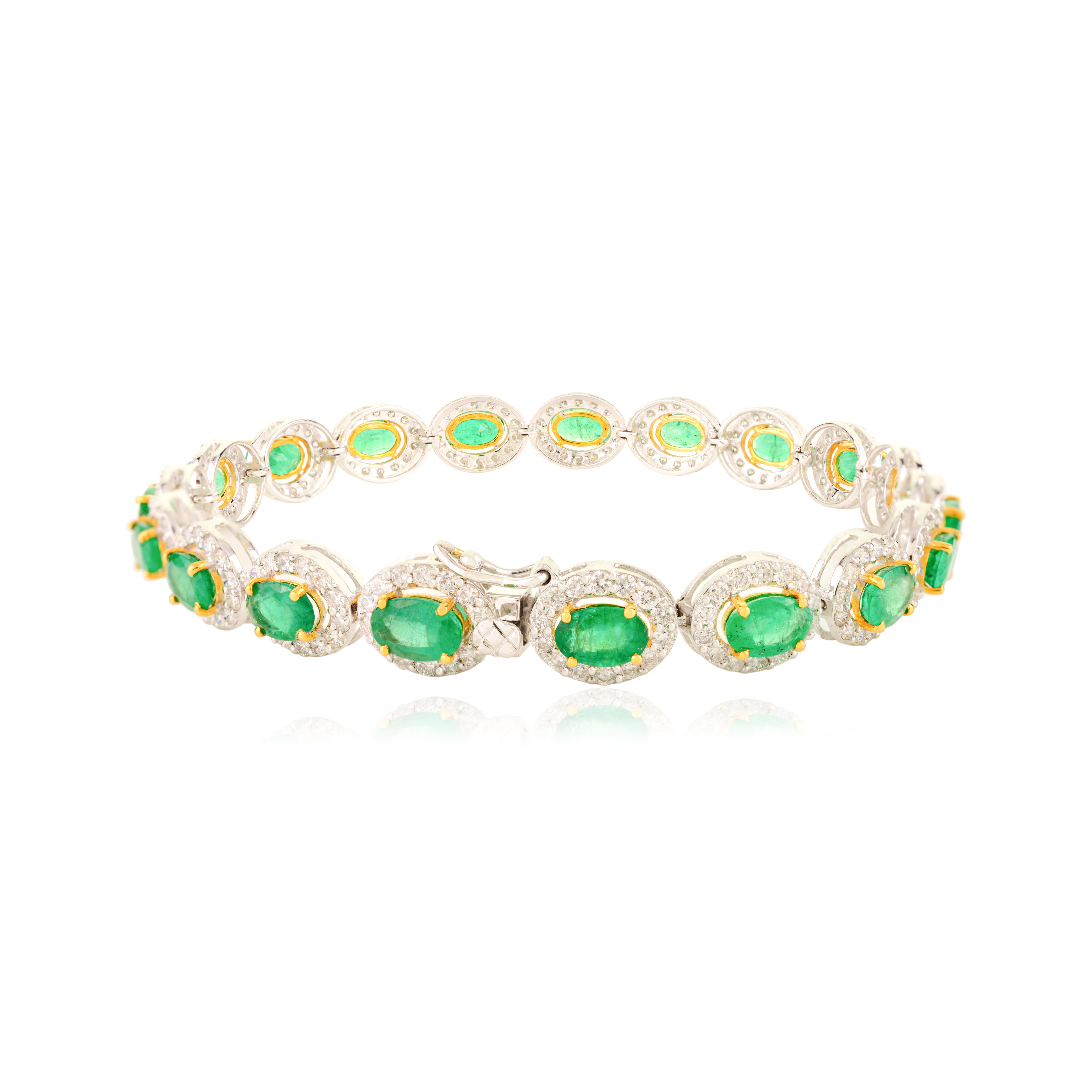 Art Deco 8.13CT Certified Emerald Diamond Tennis Bracelet in 18k White Gold For Wedding For Sale