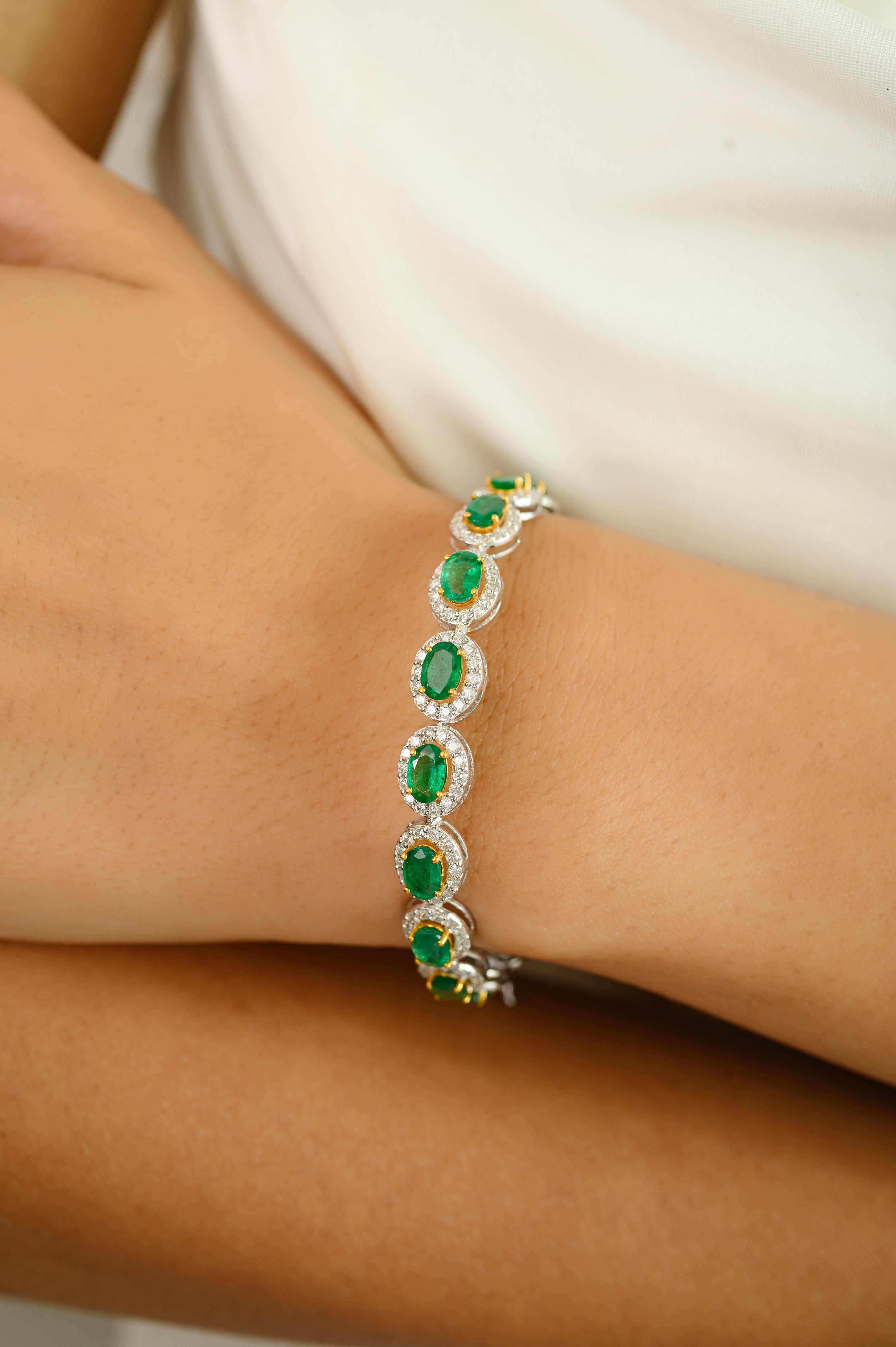 Oval Cut 8.13CT Certified Emerald Diamond Tennis Bracelet in 18k White Gold For Wedding For Sale