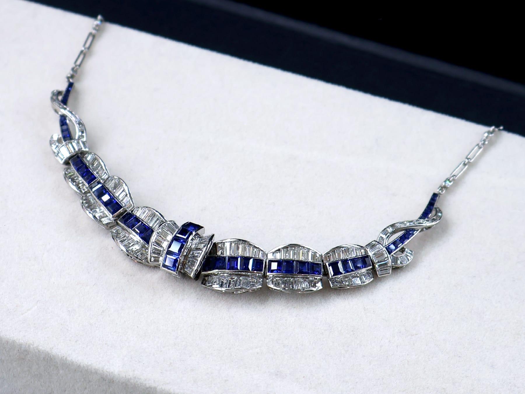 8.14 Carat Basaltic Sapphire 11.79 Carat Diamond Platinum Necklace Circa 1945 For Sale 2