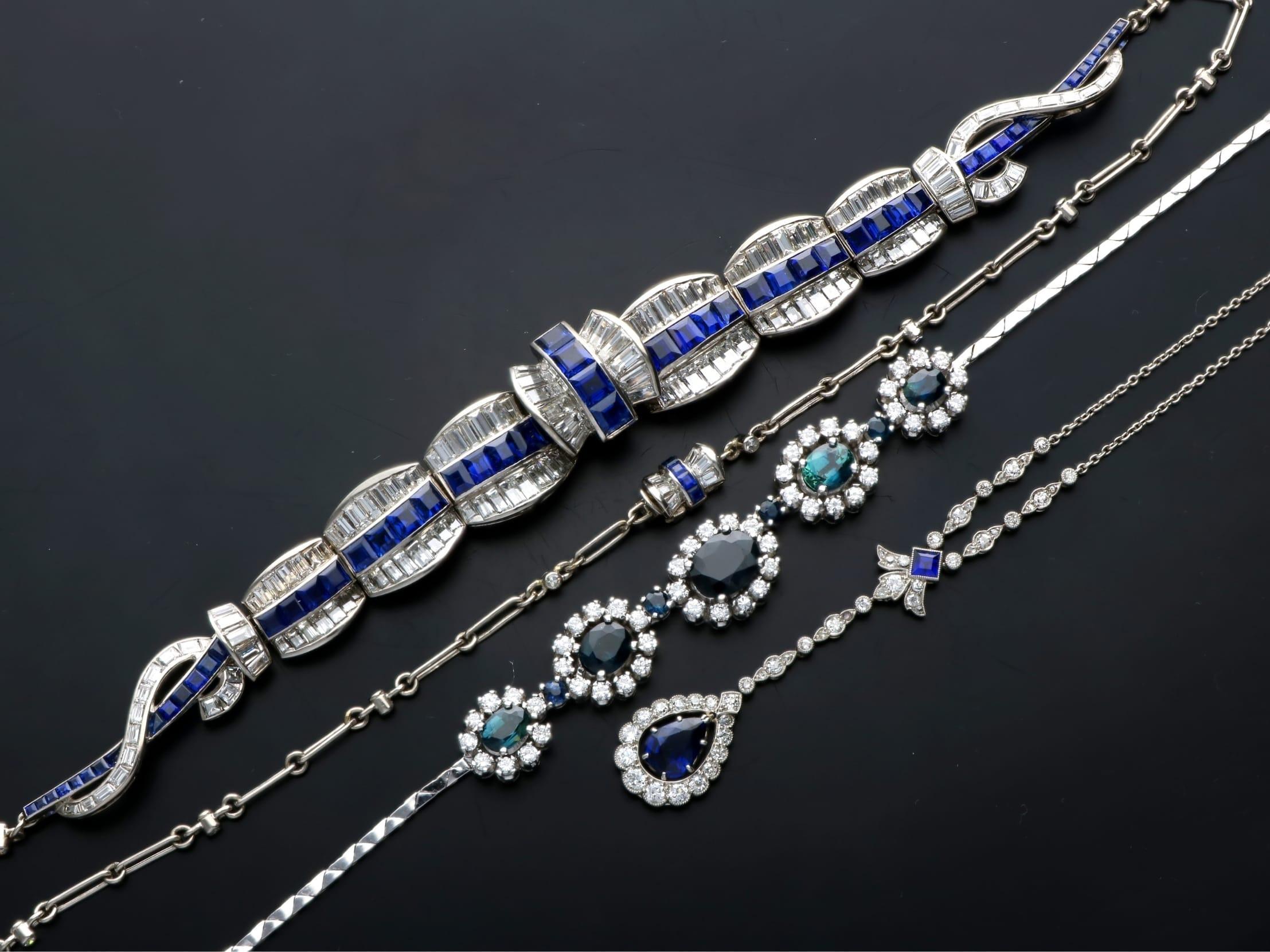 Collana di platino con zaffiro basaltico da 8,14 carati e diamanti da 11,79 carati, CIRCA 1945 in vendita 3