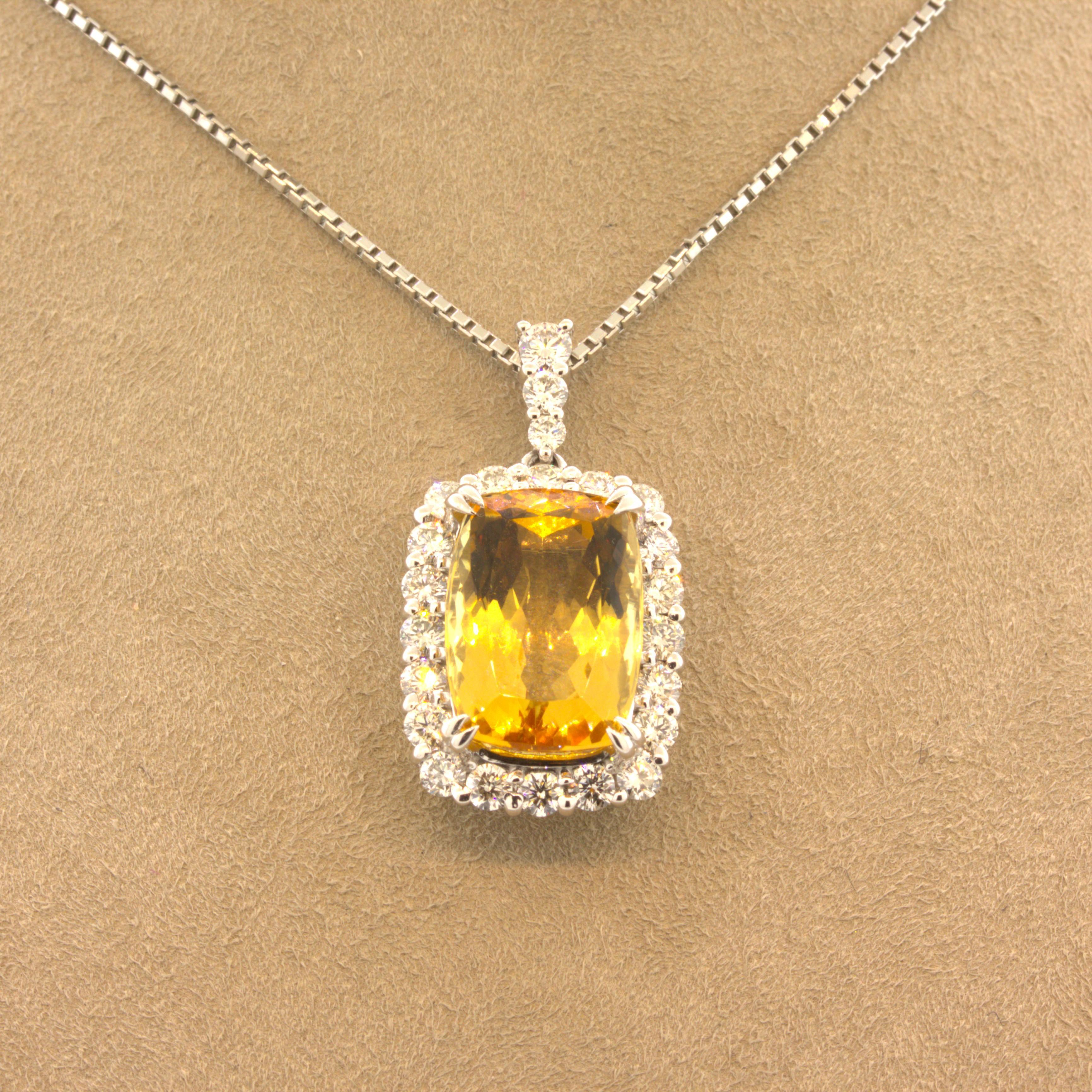Taglio cuscino Ciondolo a goccia in platino con diamante e aureola di 8,14 carati di topazio imperiale in vendita