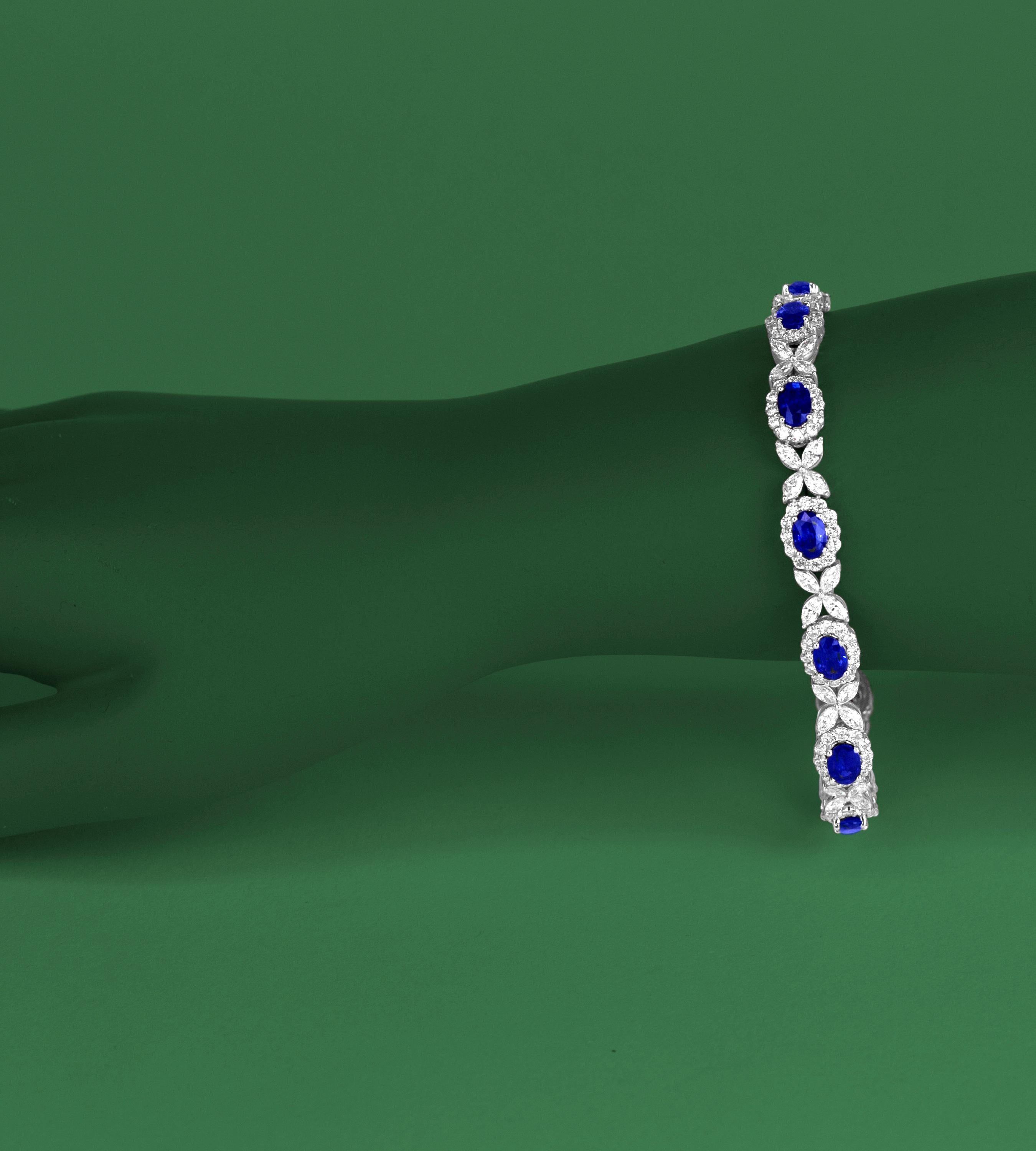 8.14 Carat Oval Cut Vivid Blue Sapphire and 6.95 Carat Diamond Bracelet In New Condition In New York, NY
