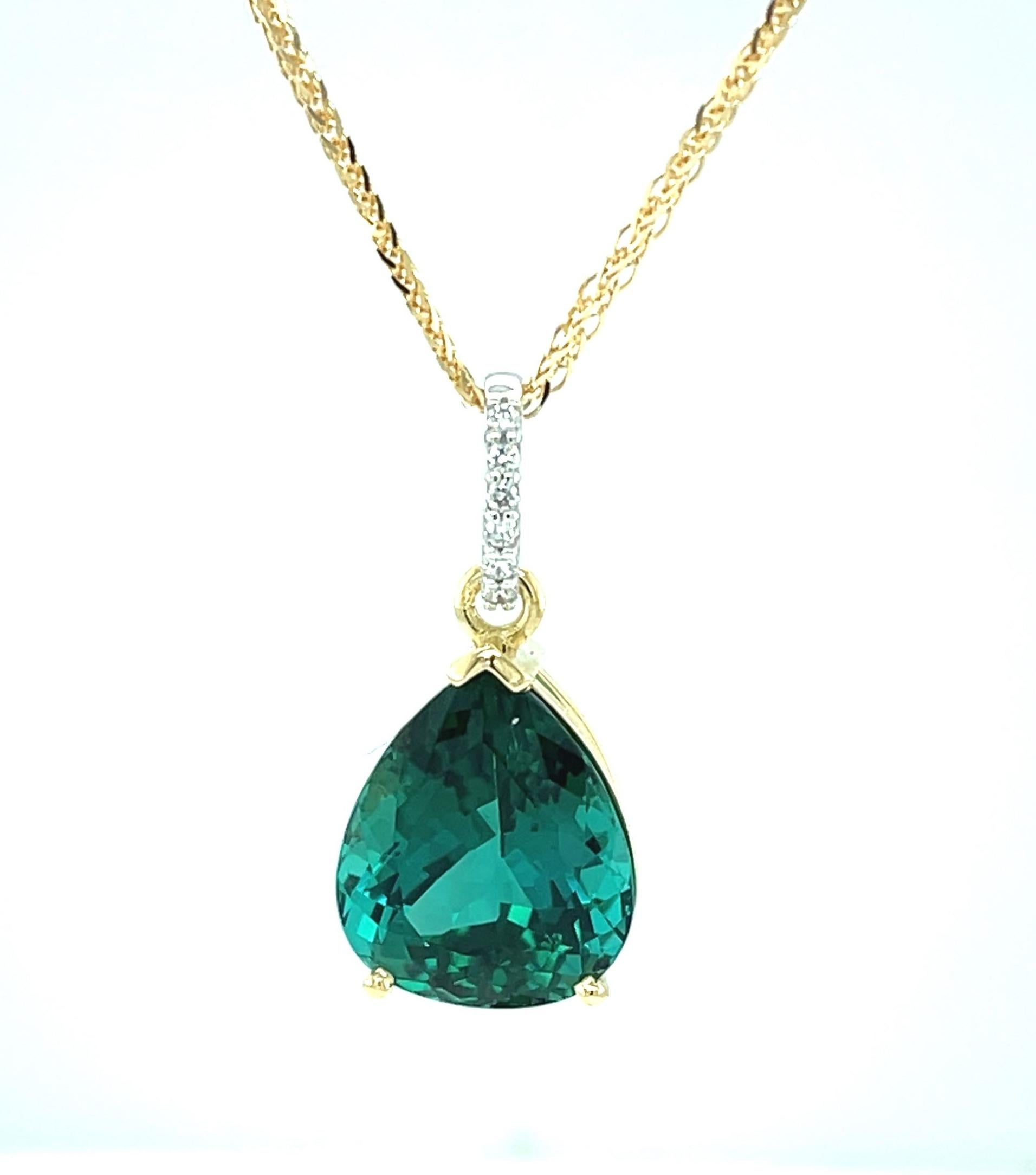 This stunning pendant necklace features an extremely fine 8.14 carat blue-green 