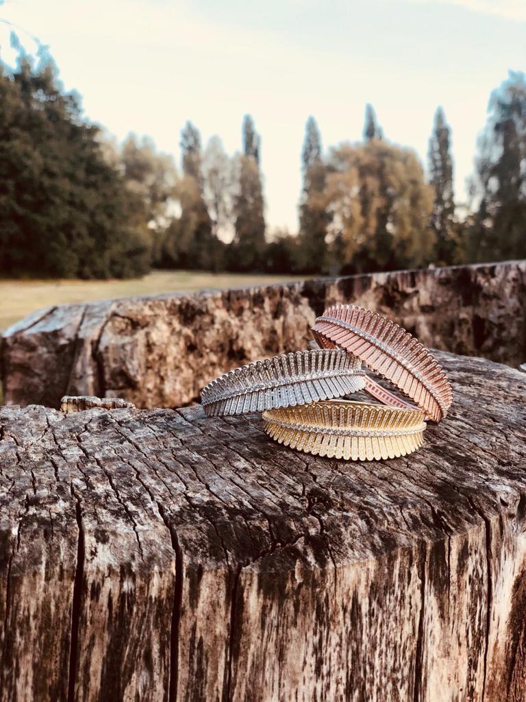 Bracciale con piume in argento 925 con zirconia cubica da 8,15 carati e placca in oro rosa Art Deco In condizioni Nuovo in vendita a London, GB