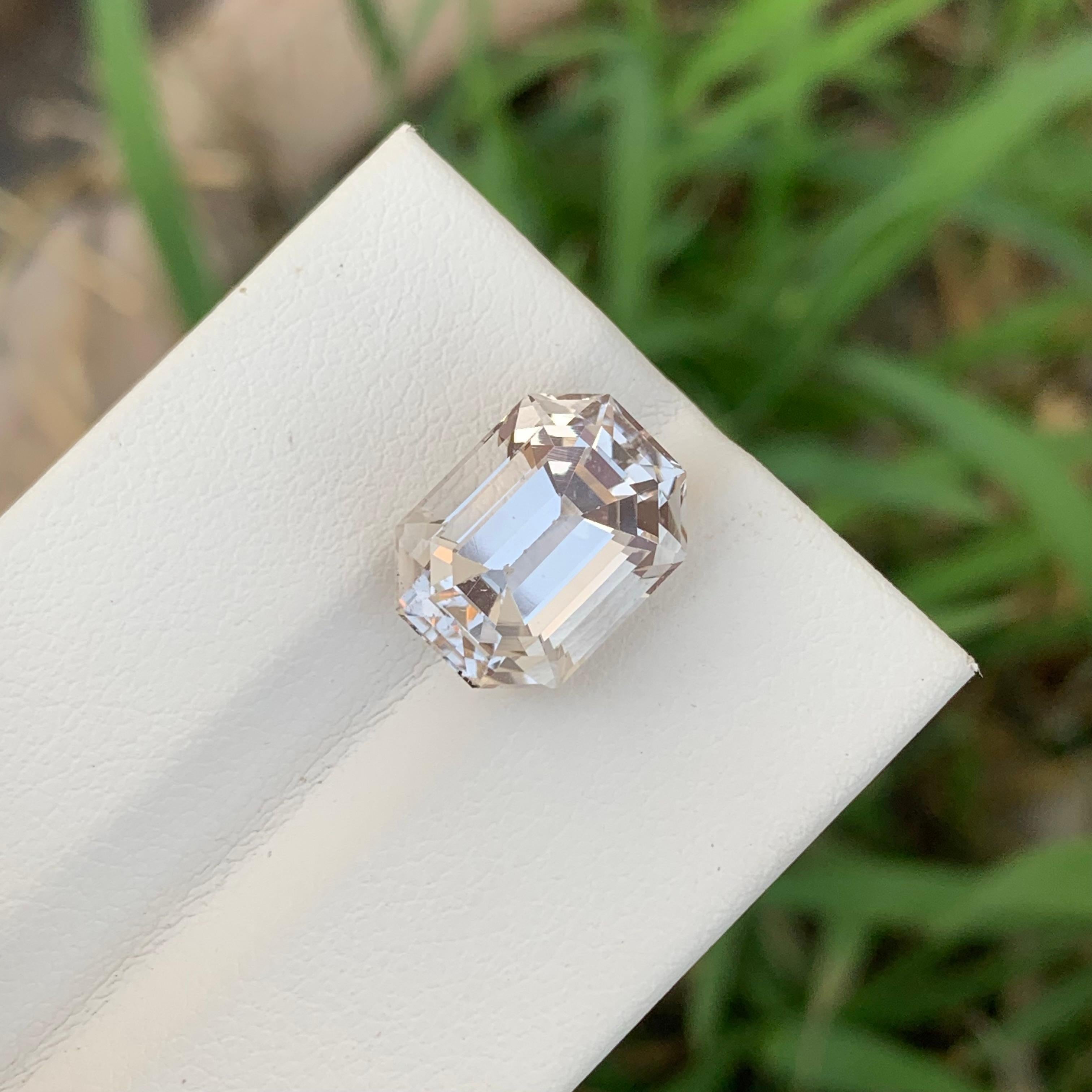 Pierre précieuse taille octogonale, topaze dorée naturelle non sertie de 8,15 carats, de Skardu, Pakistan en vente 4