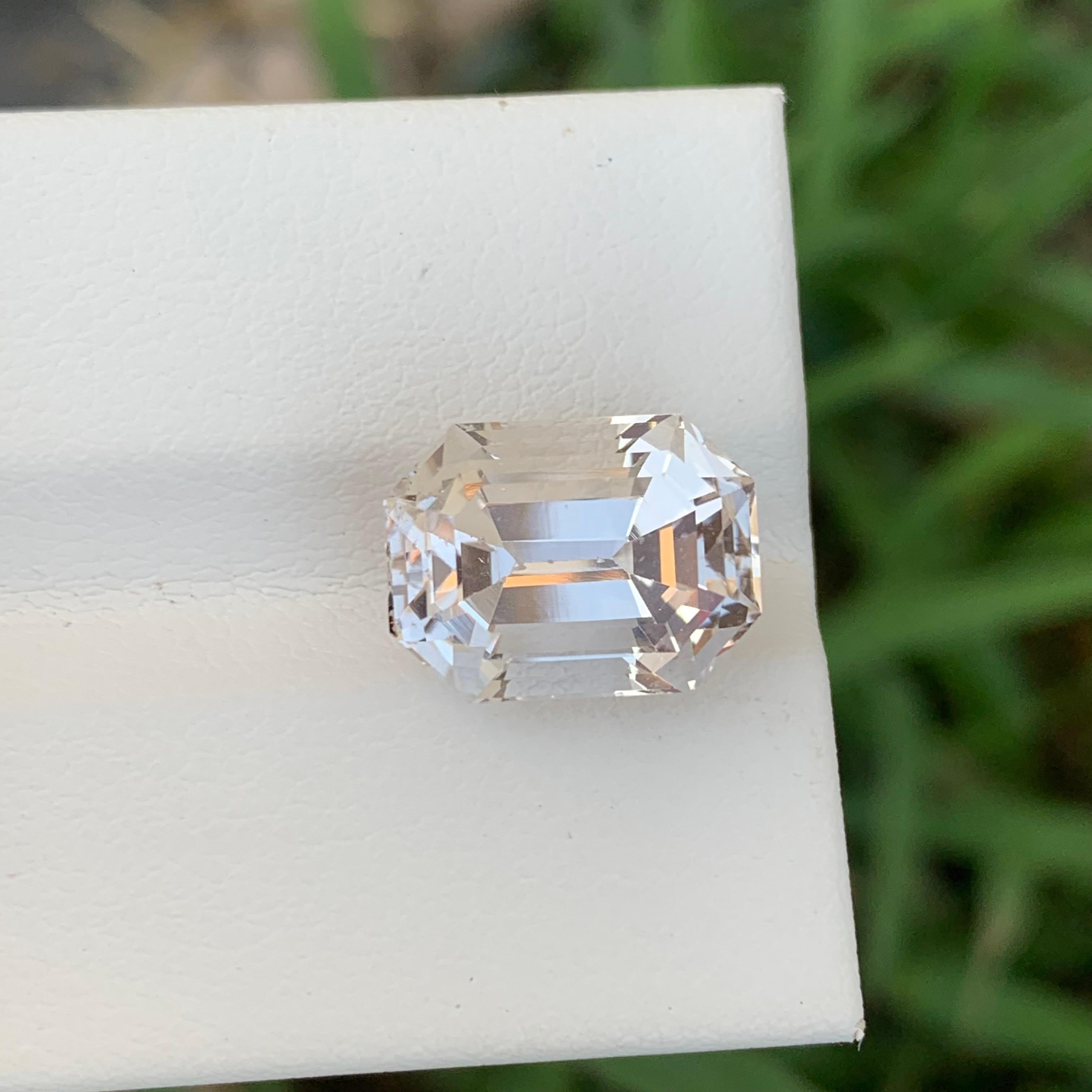 Taille octogone Pierre précieuse taille octogonale, topaze dorée naturelle non sertie de 8,15 carats, de Skardu, Pakistan en vente