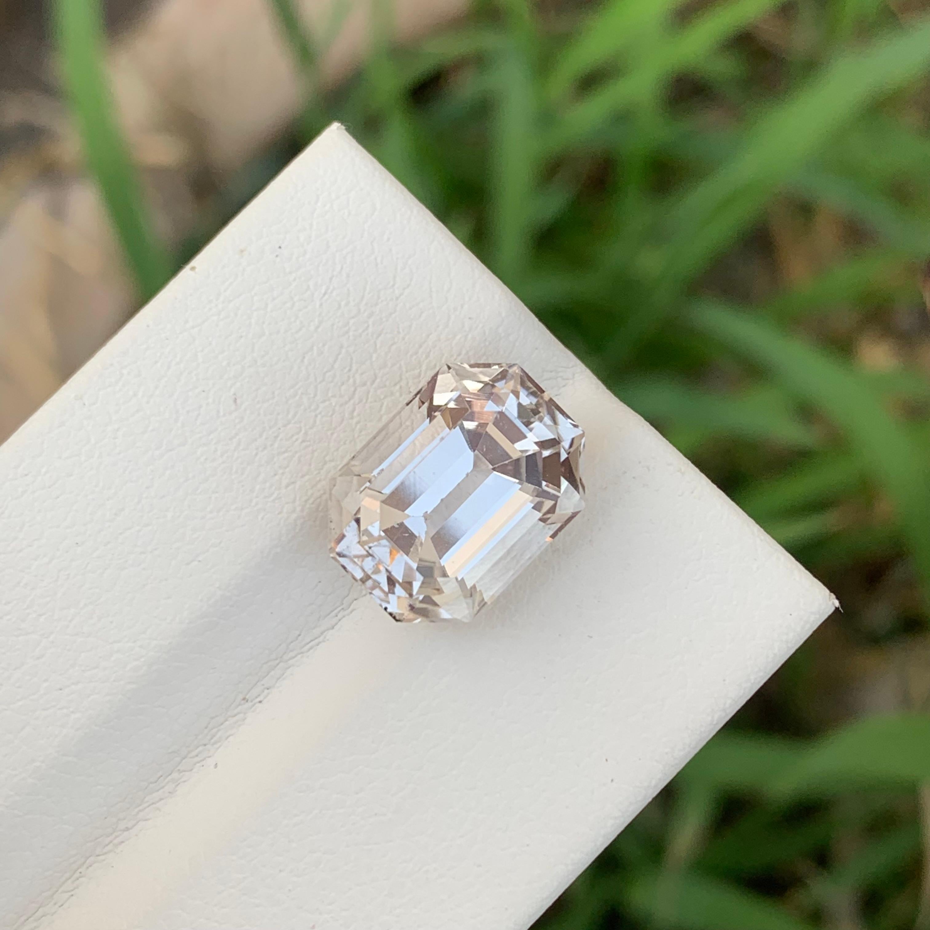 Pierre précieuse taille octogonale, topaze dorée naturelle non sertie de 8,15 carats, de Skardu, Pakistan en vente 2