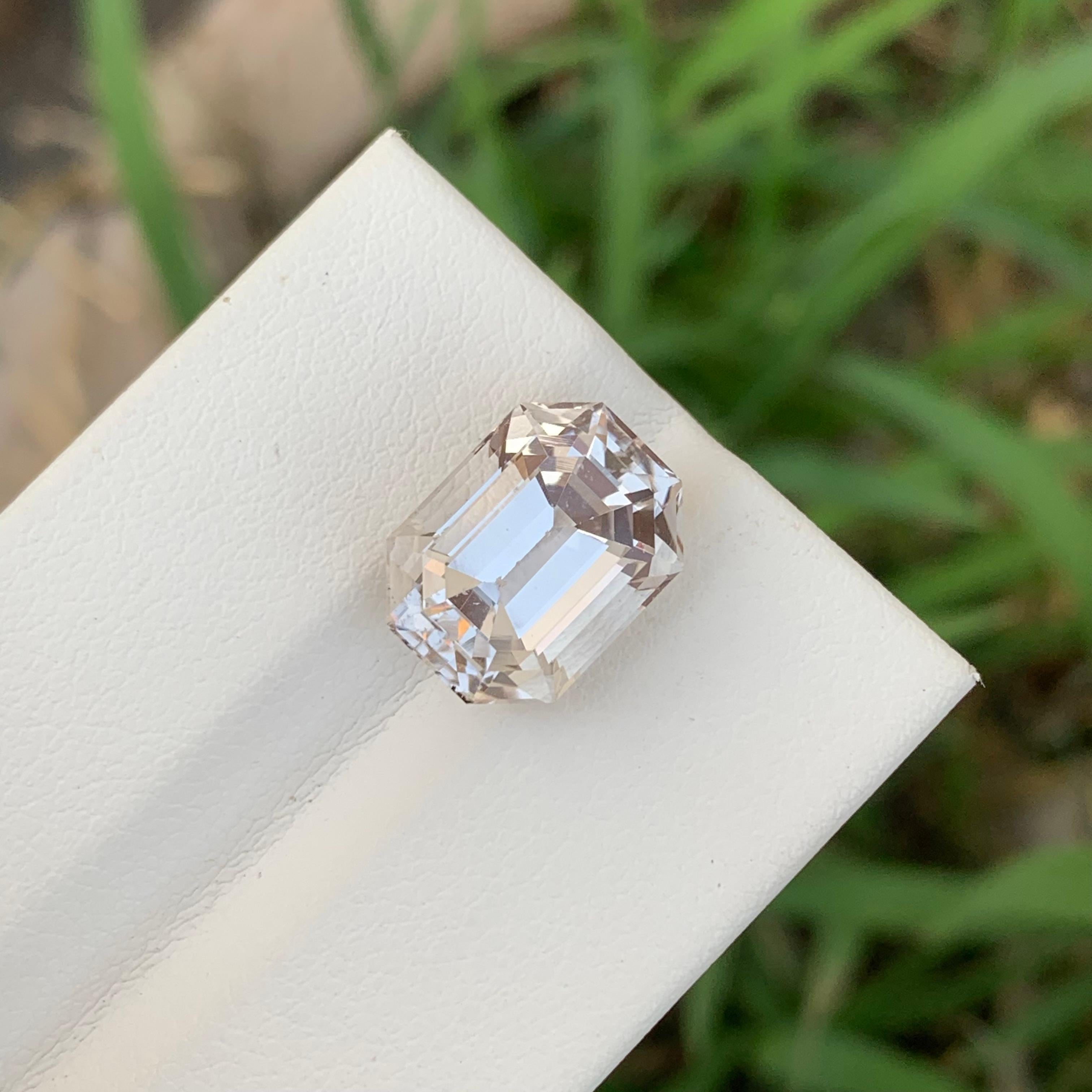 Pierre précieuse taille octogonale, topaze dorée naturelle non sertie de 8,15 carats, de Skardu, Pakistan en vente 3