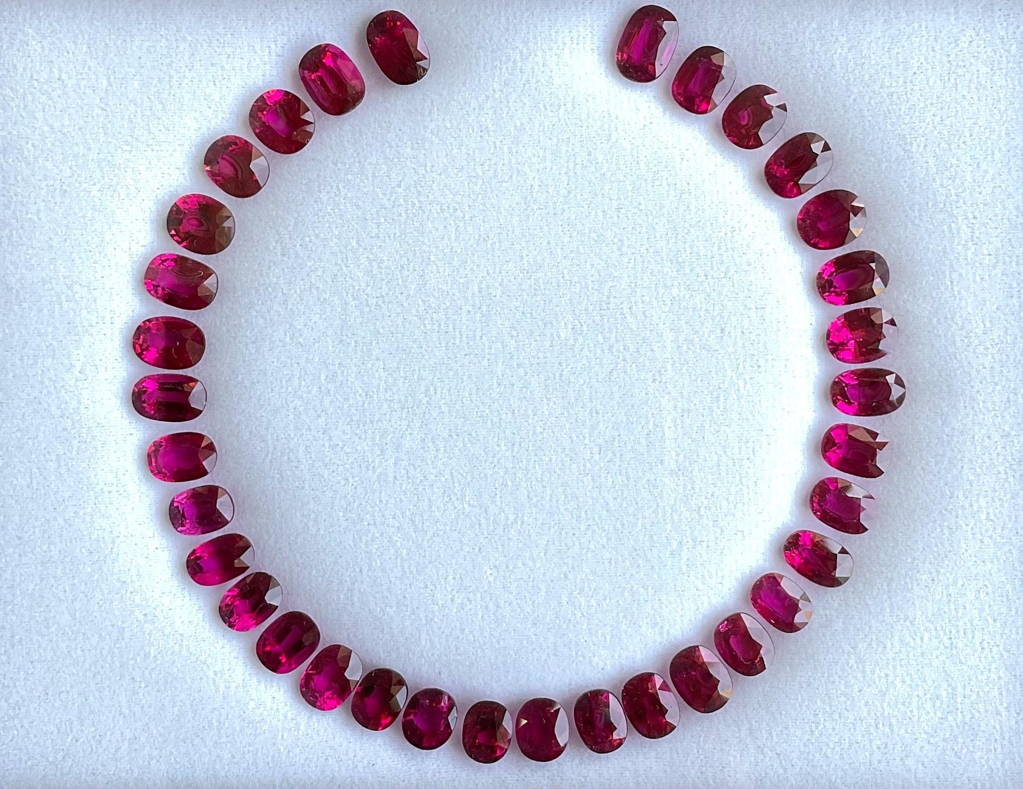 Taglio ovale 81.50 Carati Rubellite Layout Ovale Top Quality Per Gioielleria Gemma Naturale in vendita