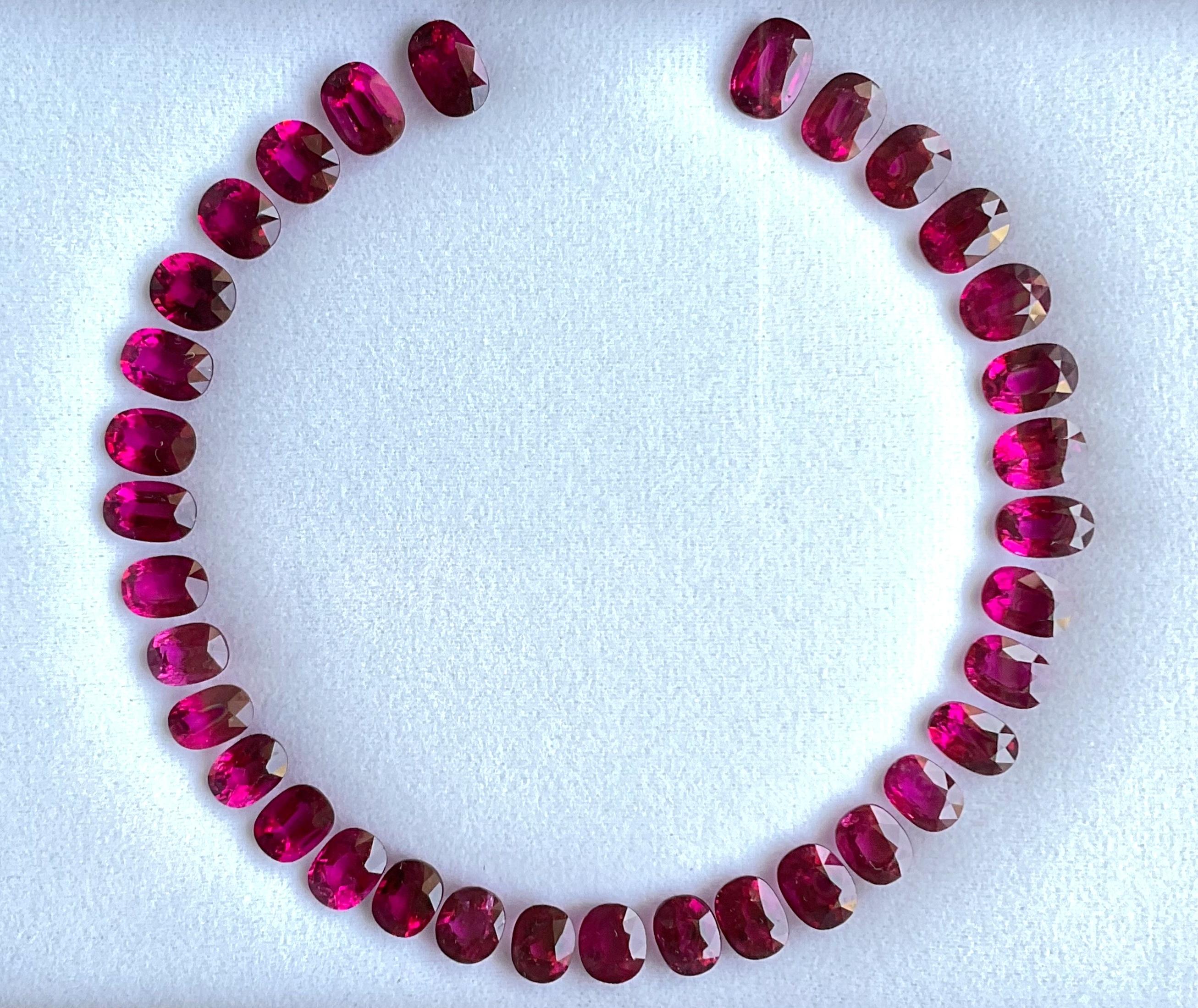 81.50 Carati Rubellite Layout Ovale Top Quality Per Gioielleria Gemma Naturale in vendita 1