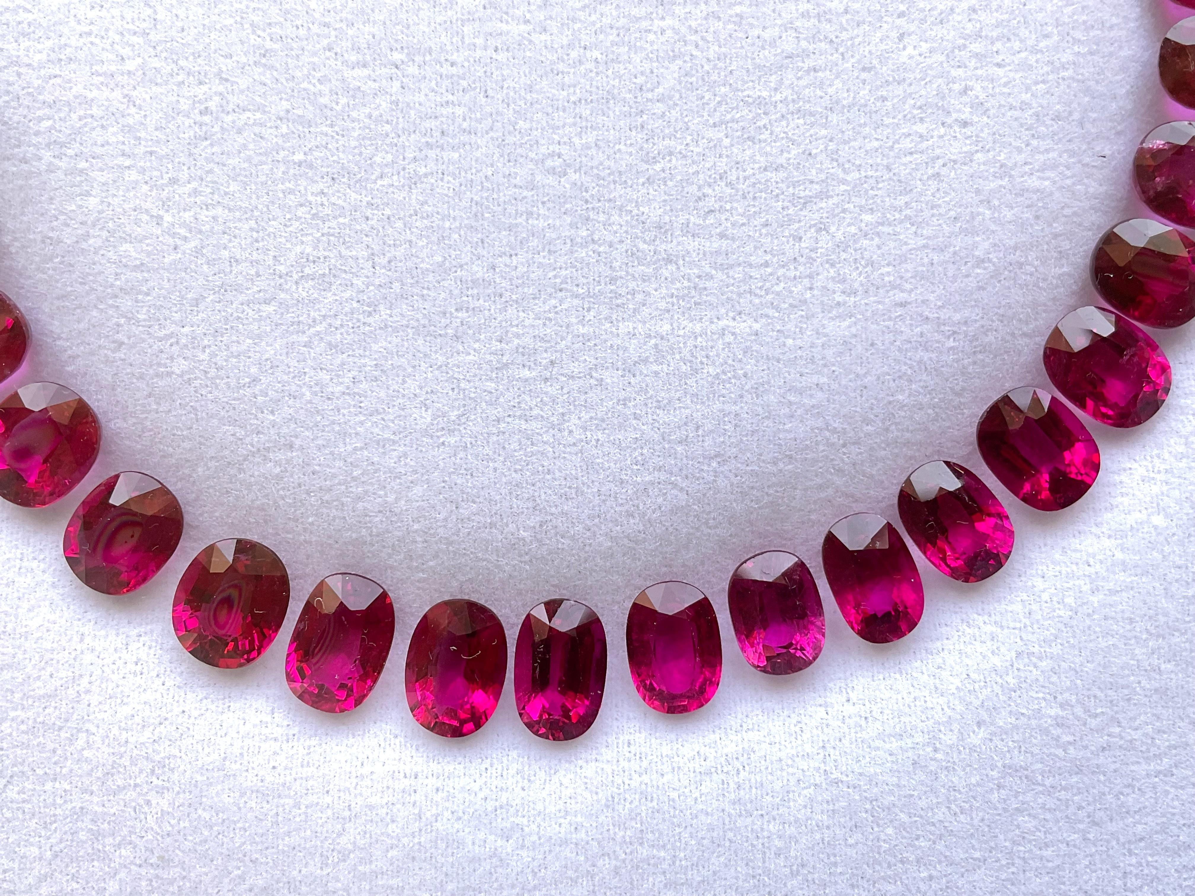 81.50 Carati Rubellite Layout Ovale Top Quality Per Gioielleria Gemma Naturale in vendita 3