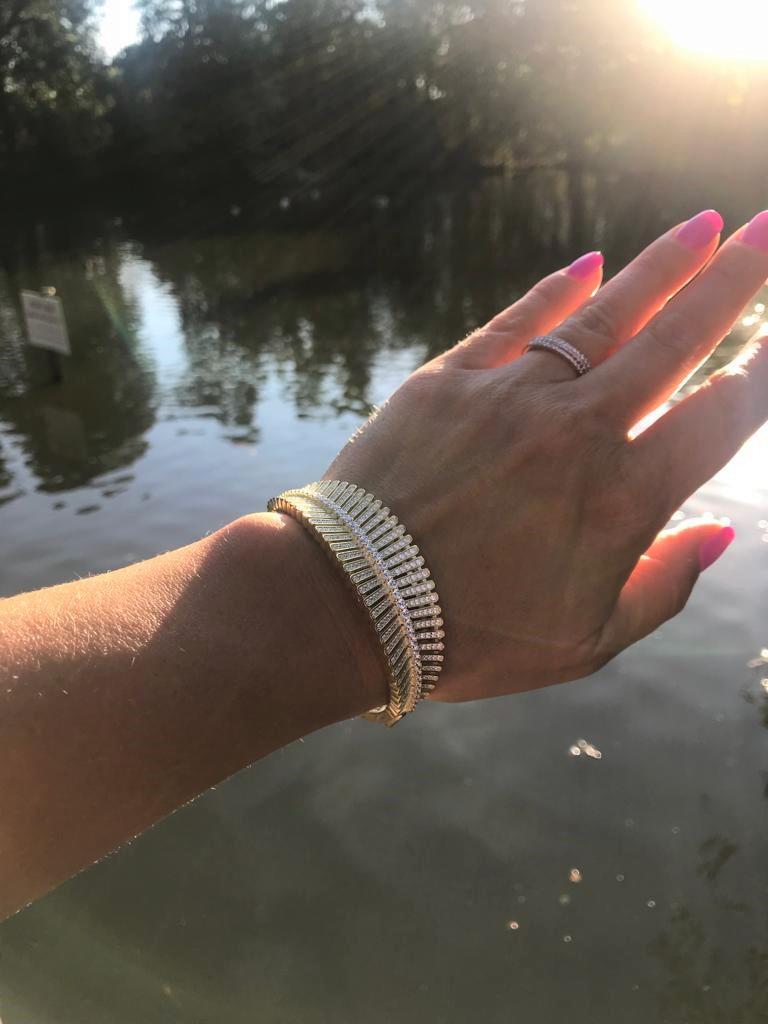 Make a statement with this truly unique 1930's inspired exquisite hinged feather bangle.

8.51ct of the highest quality dazzling round brilliant cut cubic zirconia shimmer along the spine of this stunning piece, whilst no less than 350 perfectly