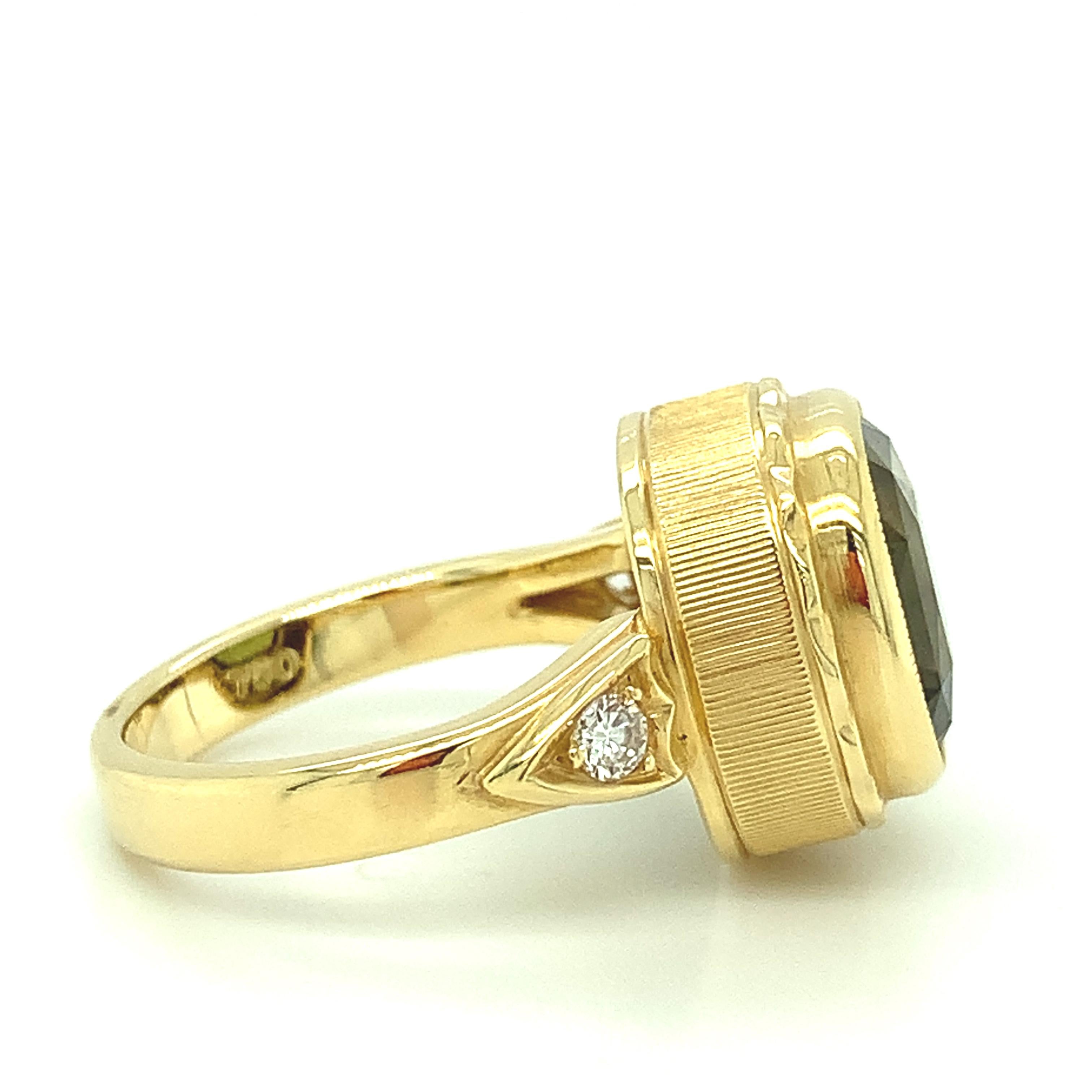 Women's or Men's 8.16 Carat Chrysoberyl and Diamond Ring, Hand-Engraved 18k Yellow Gold  For Sale